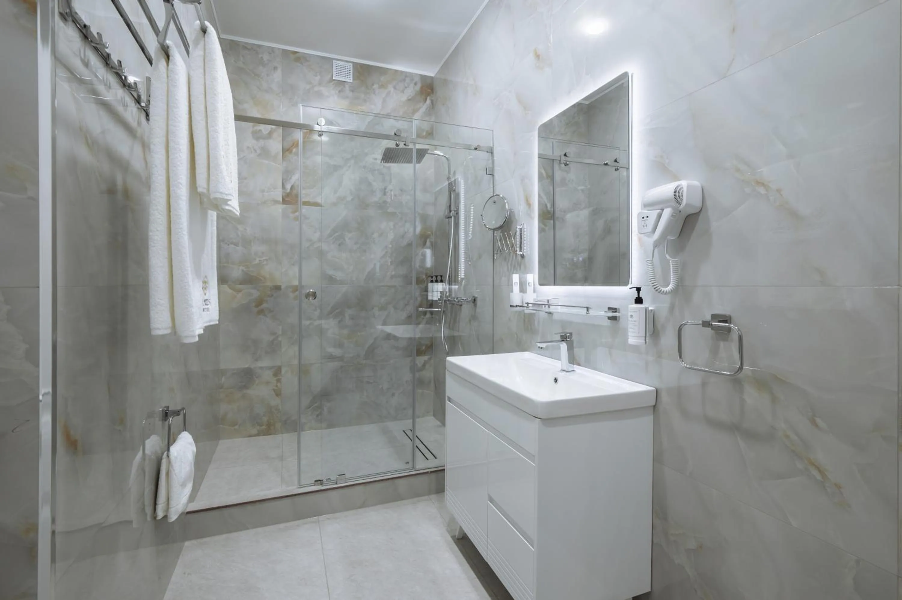 Shower in Clouds Hotel