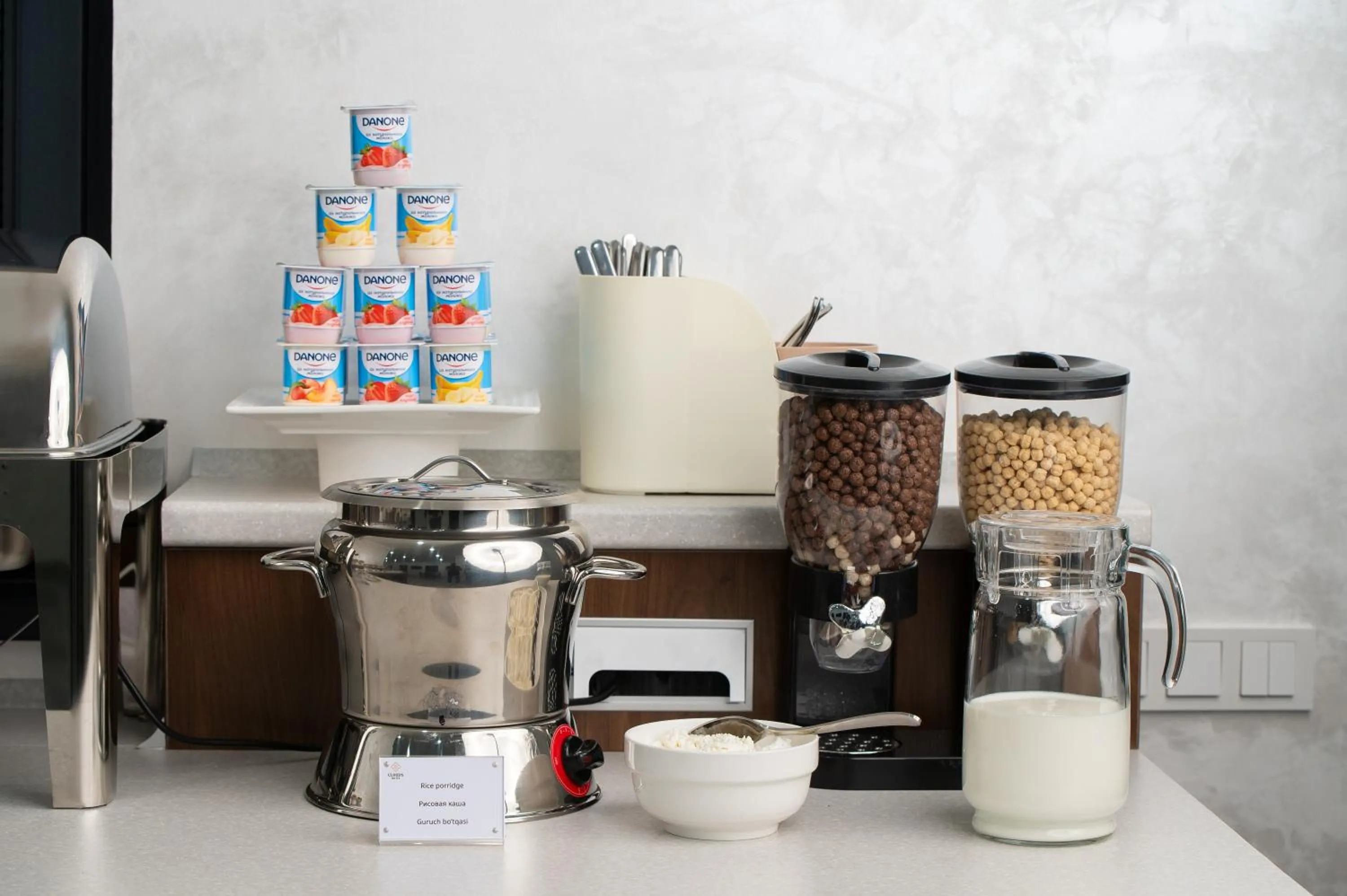 Coffee/tea facilities in Clouds Hotel