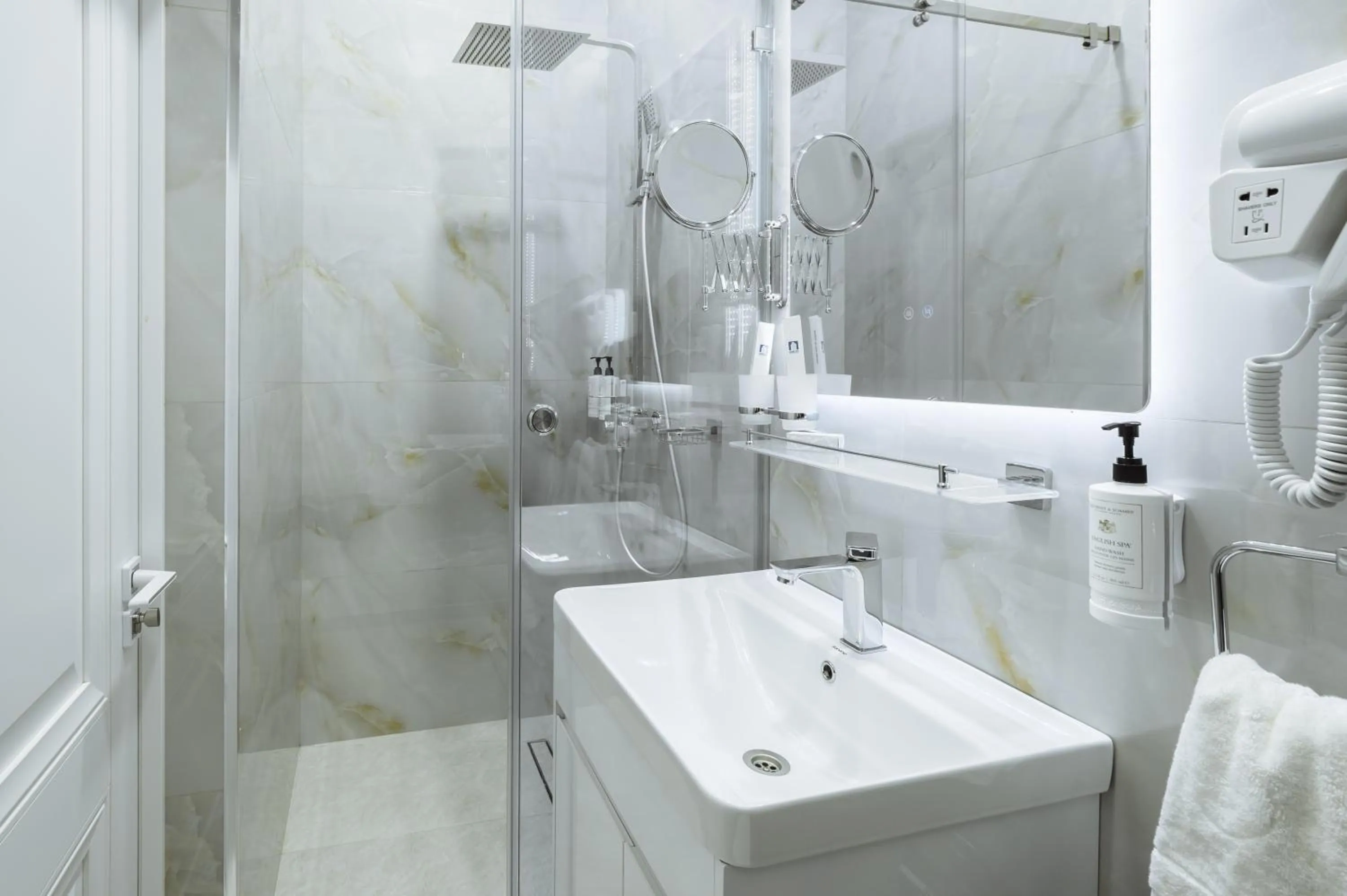 Shower in Clouds Hotel