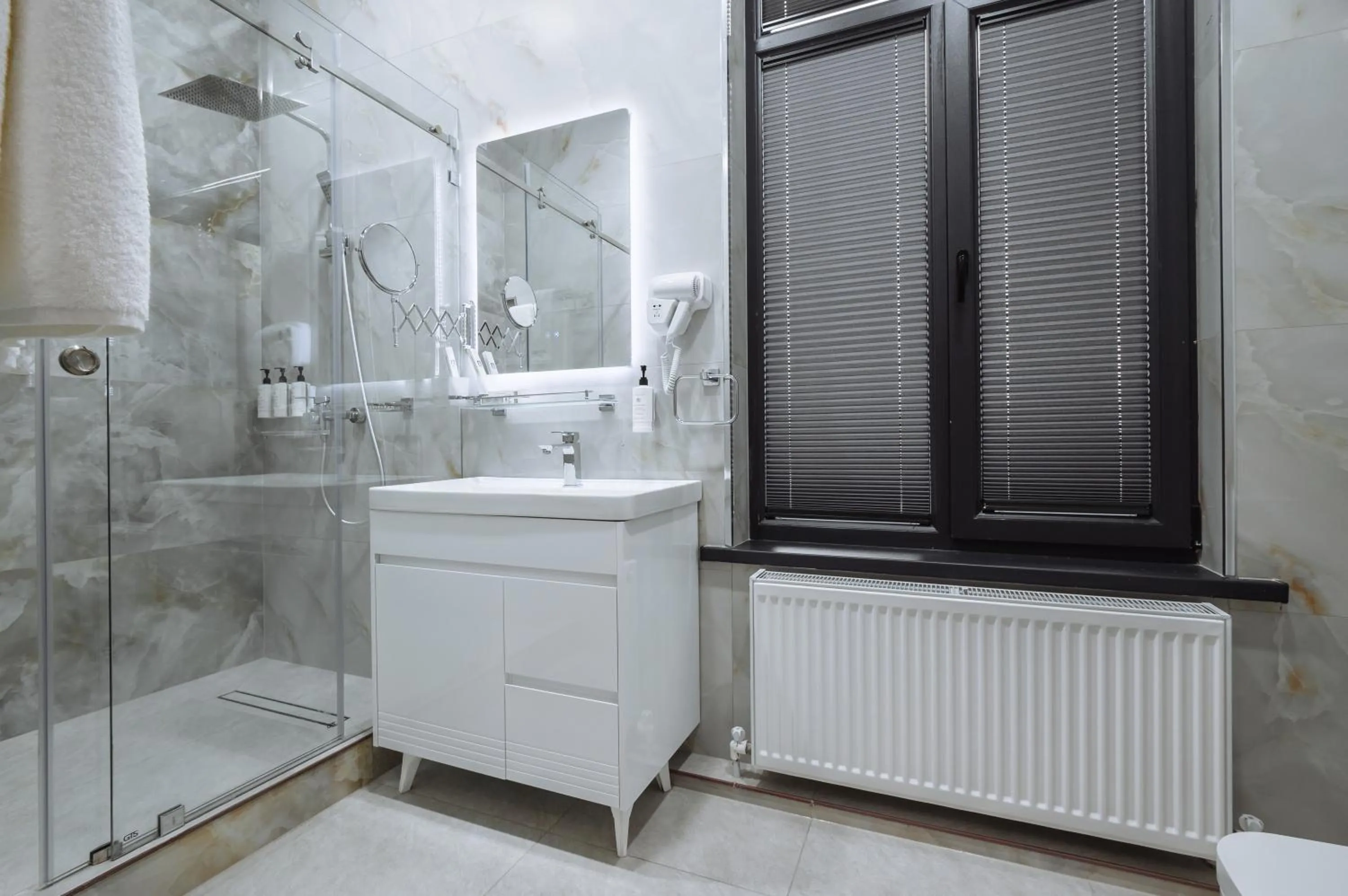 Shower in Clouds Hotel