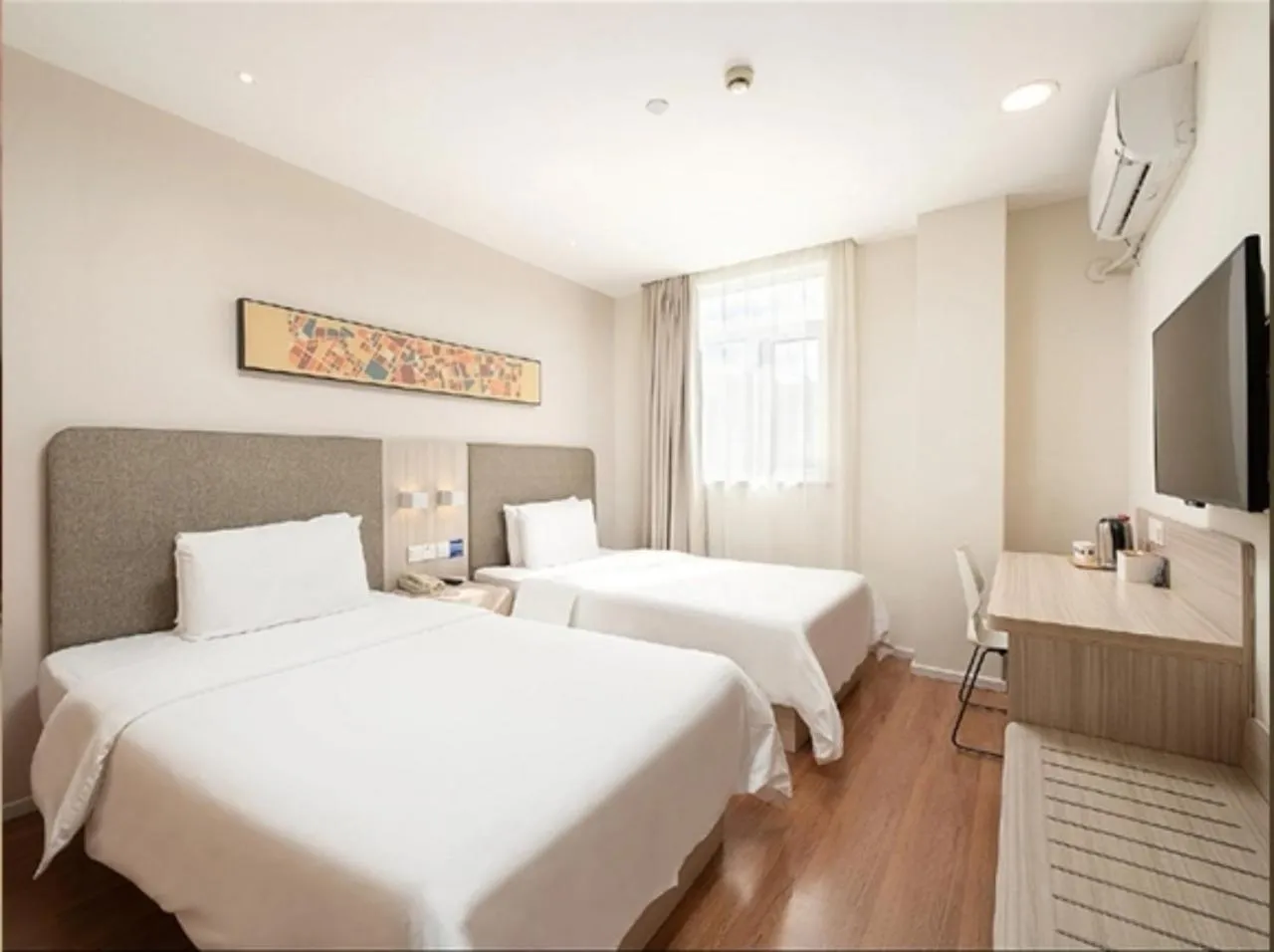 Photo of the whole room in Hanting Shanghai Zhoupu Metro Subway Hotel