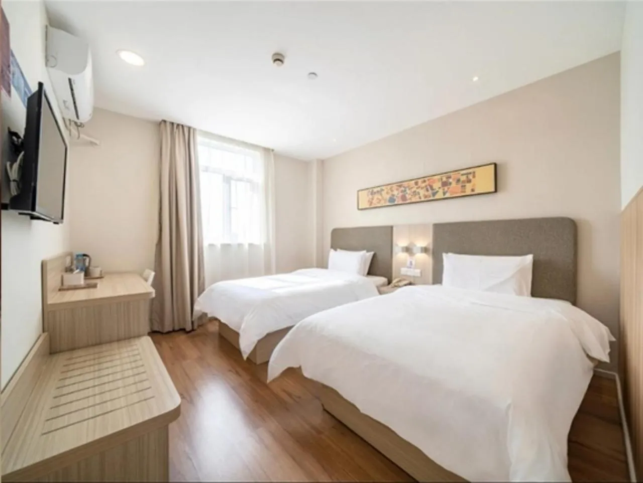 Photo of the whole room in Hanting Shanghai Zhoupu Metro Subway Hotel