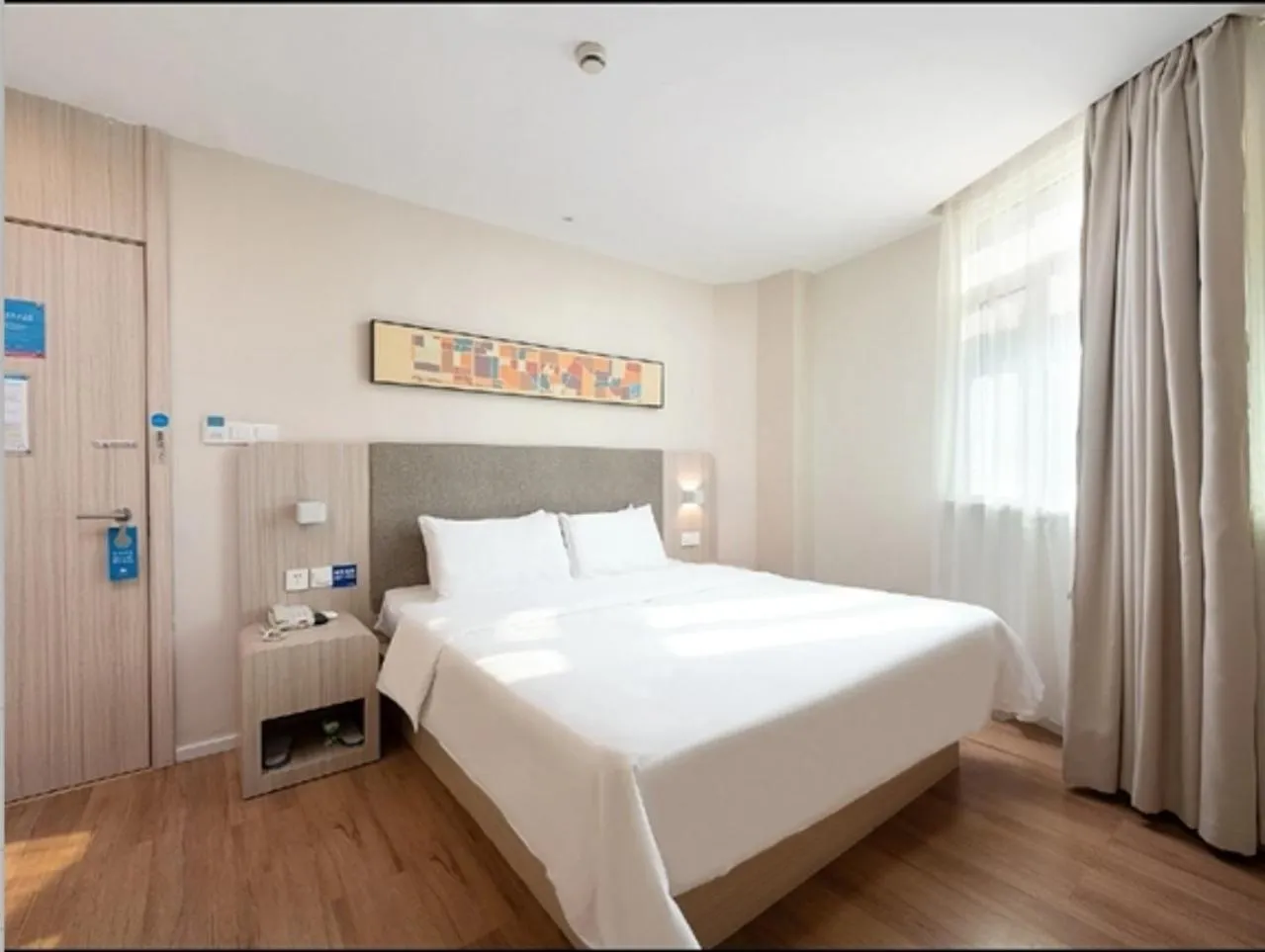 Photo of the whole room in Hanting Shanghai Zhoupu Metro Subway Hotel