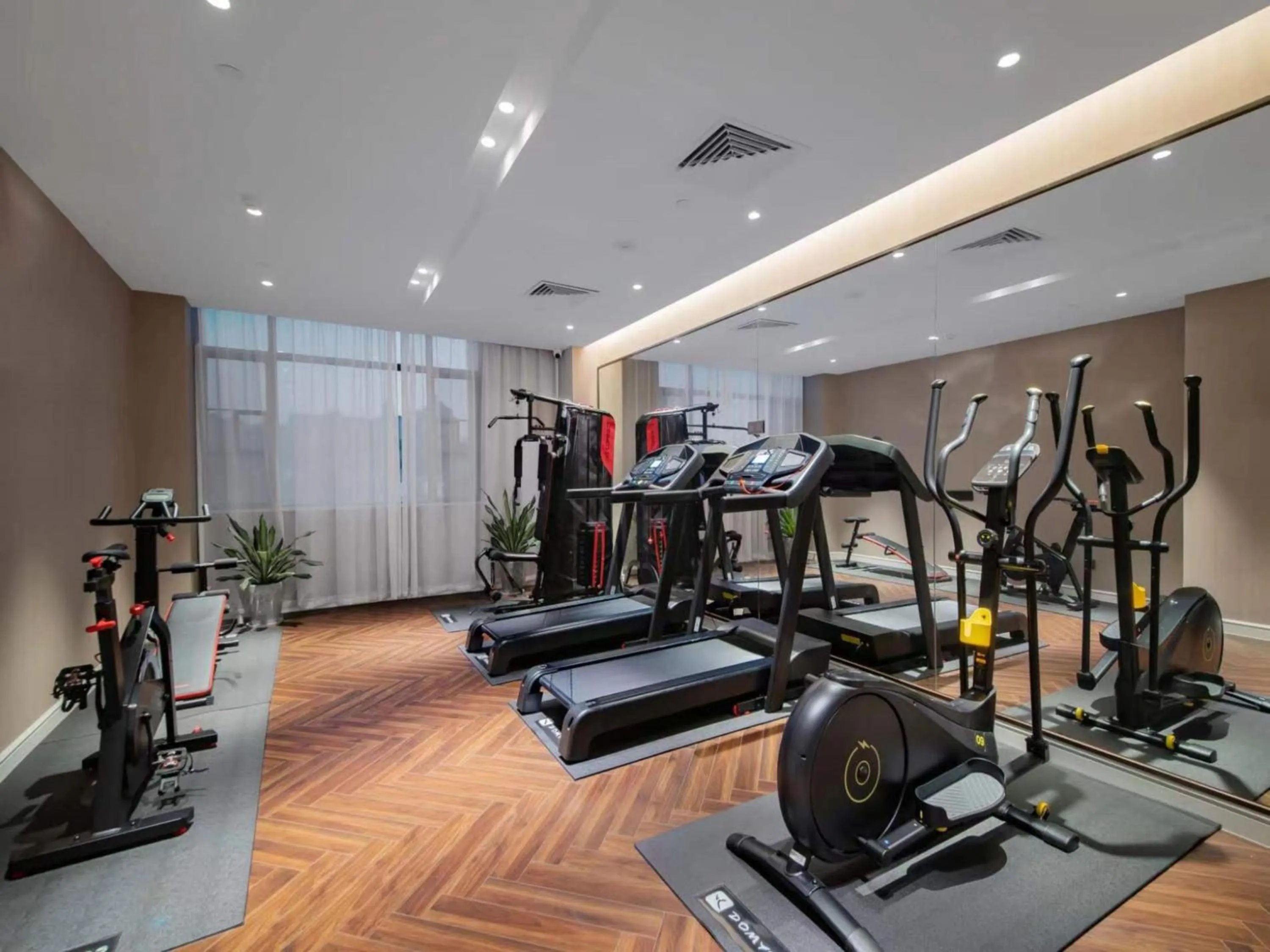Fitness centre/facilities in Metropolo Hotel Guangzhou Hanxi Chimelong Wanbo Subway Station