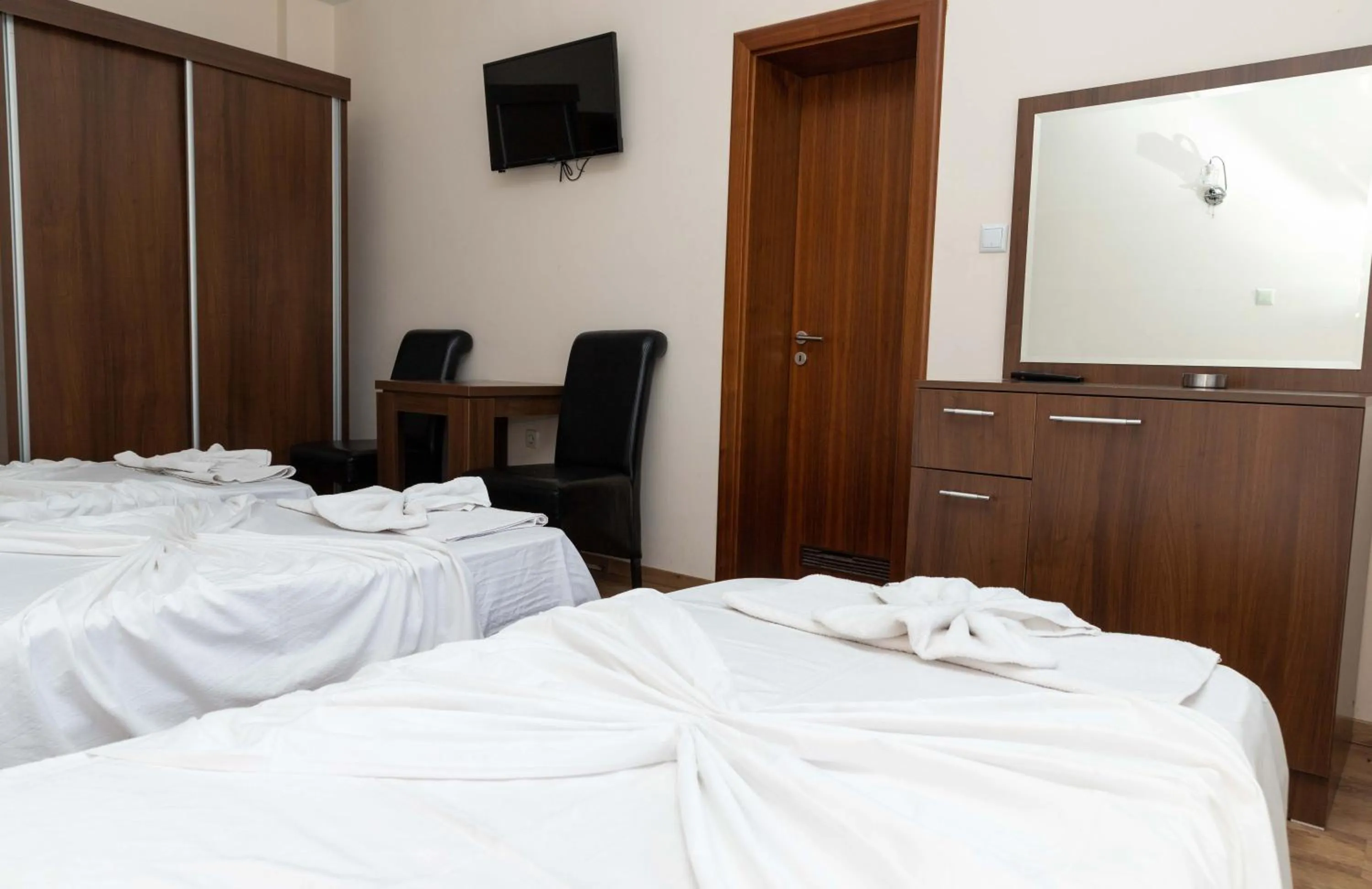 Photo of the whole room, Bed in Hotel Leo