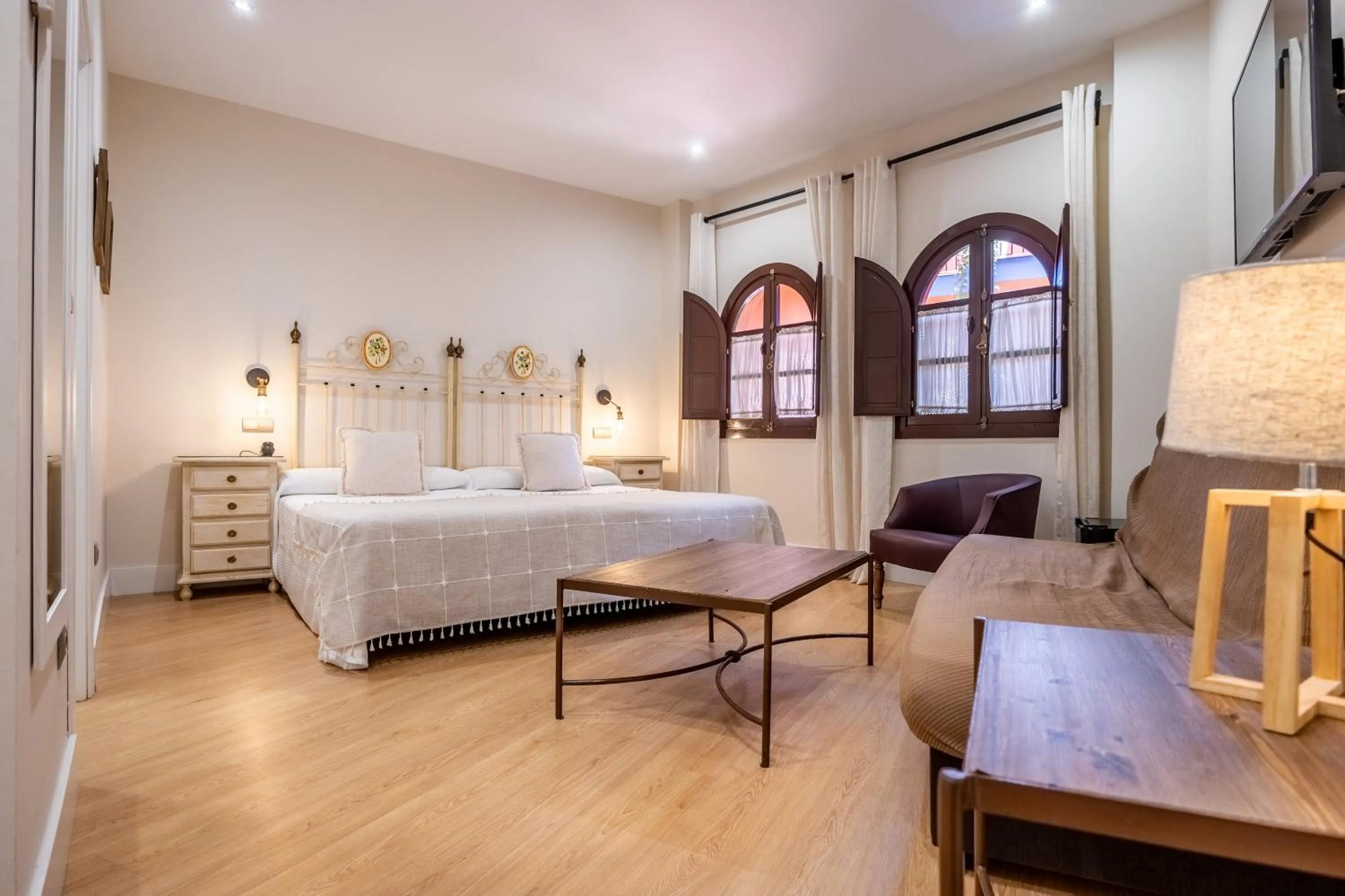 Property building, Bed in Patio de La Alameda