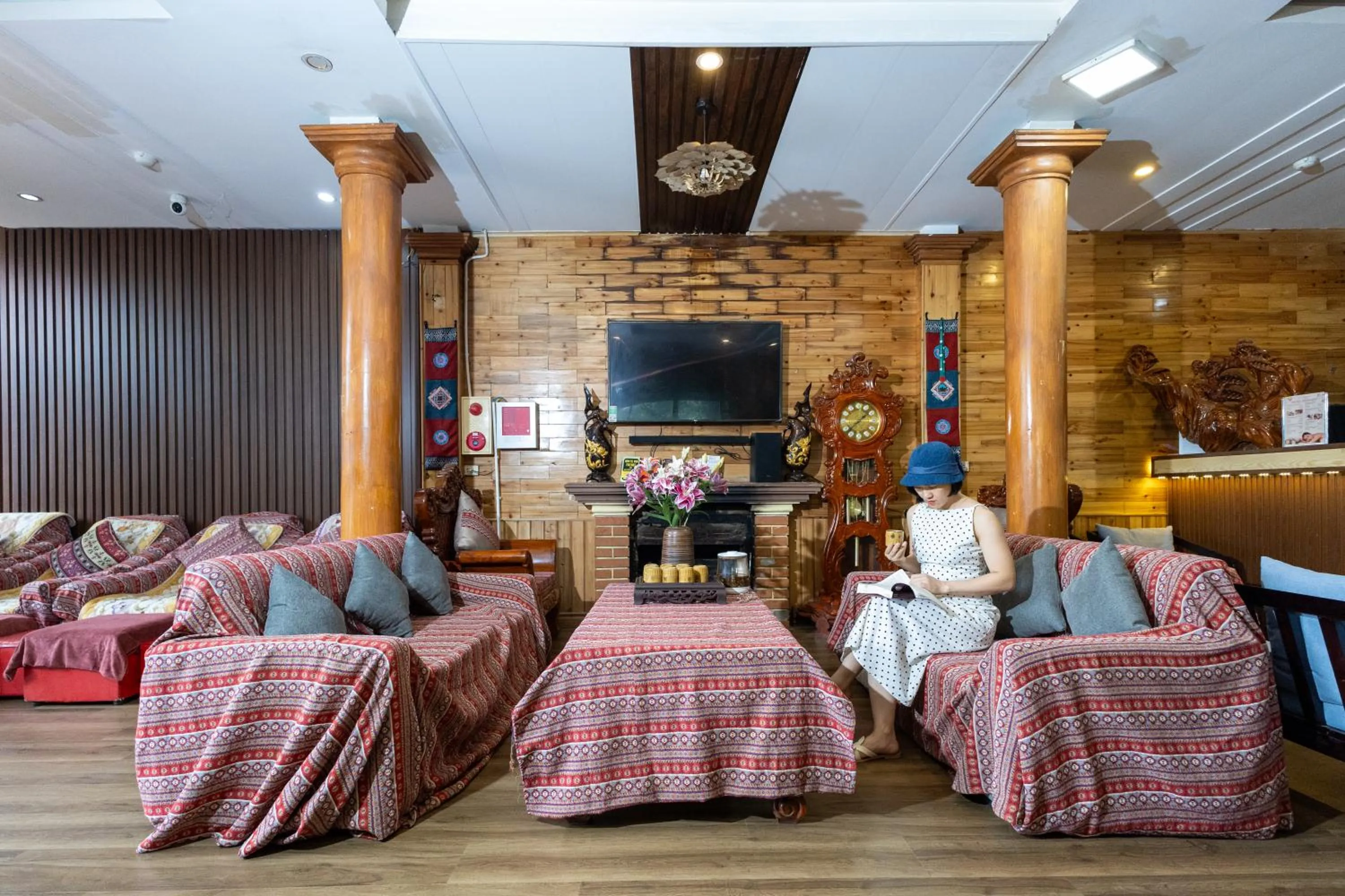 Communal lounge/ TV room in Sapa Florence Hotel