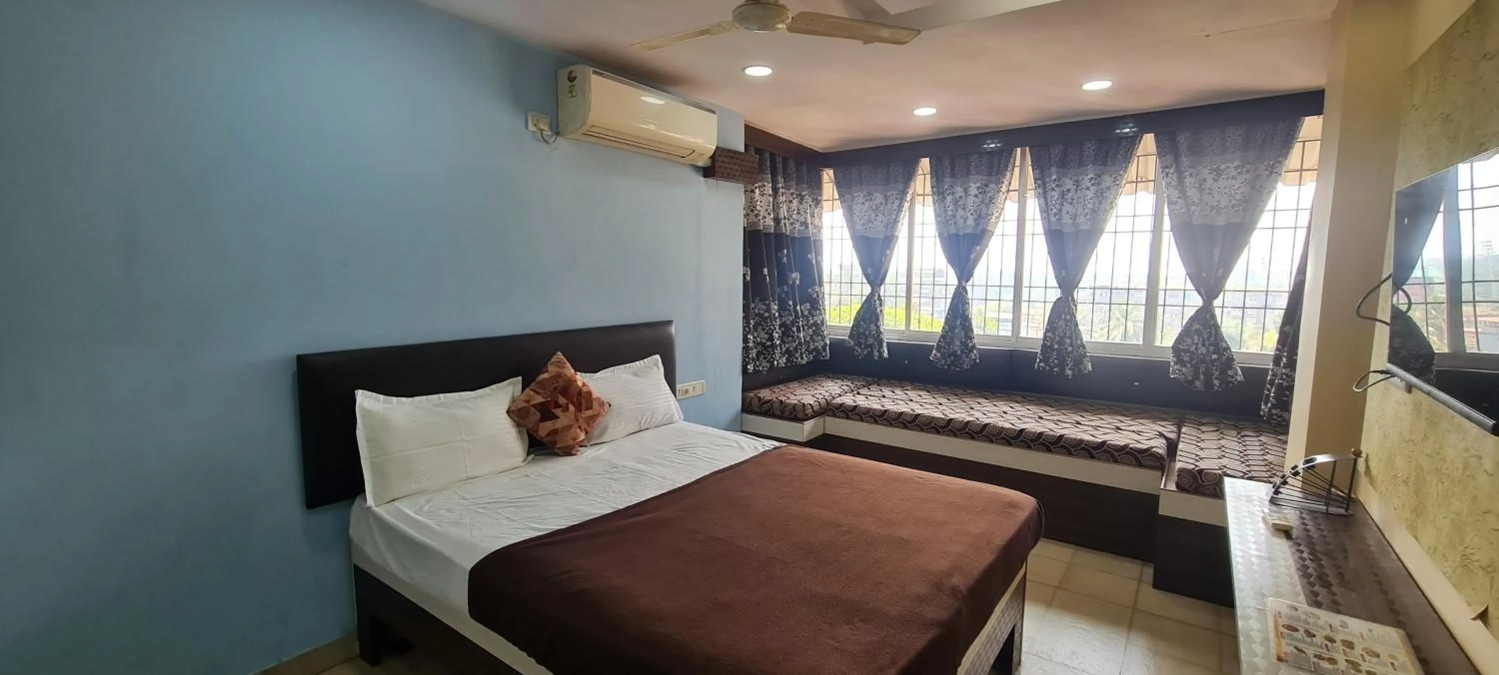 Bed in Hotel City Comfort