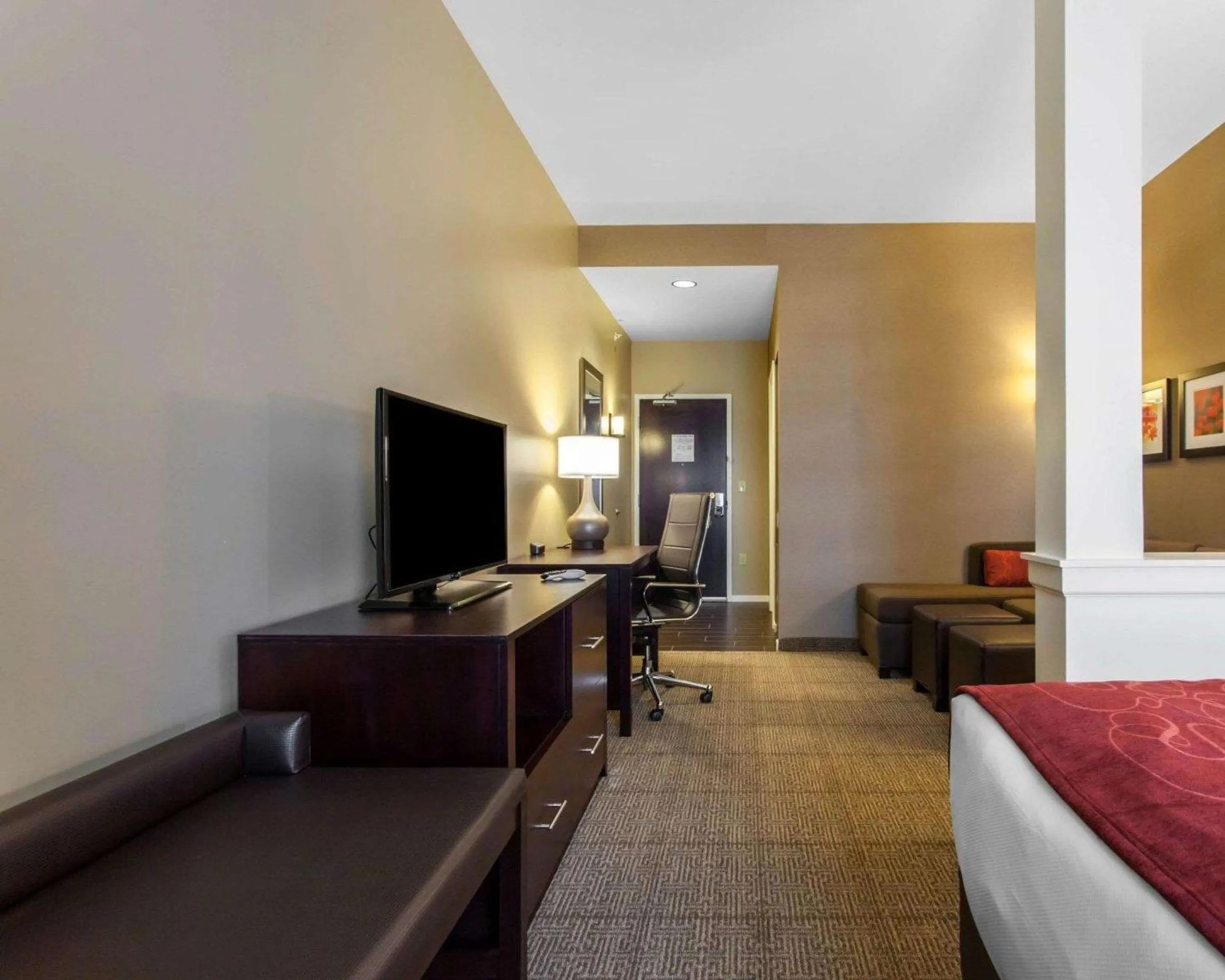 Bedroom, Bed in Comfort Suites-Youngstown North