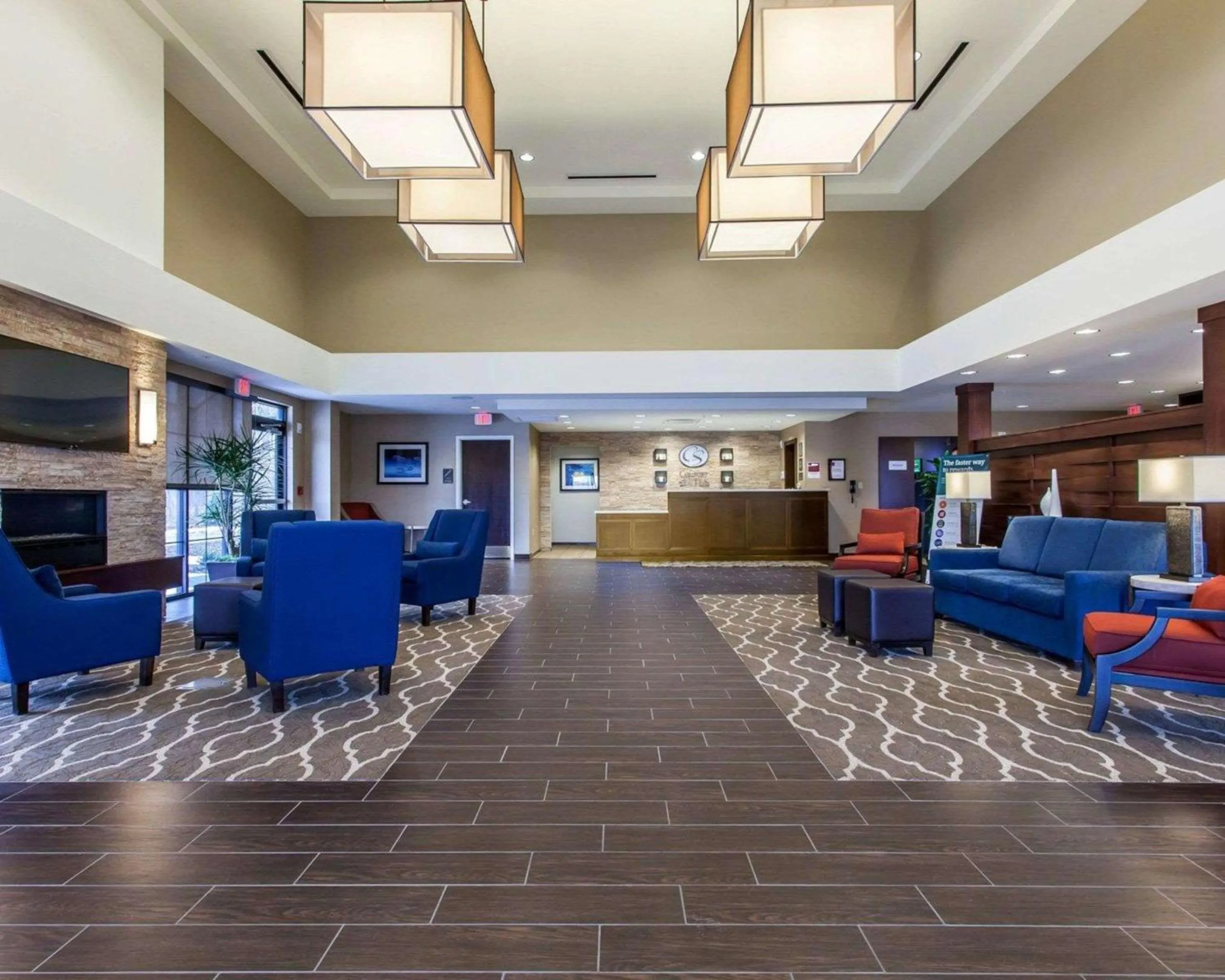 Lobby or reception in Comfort Suites-Youngstown North