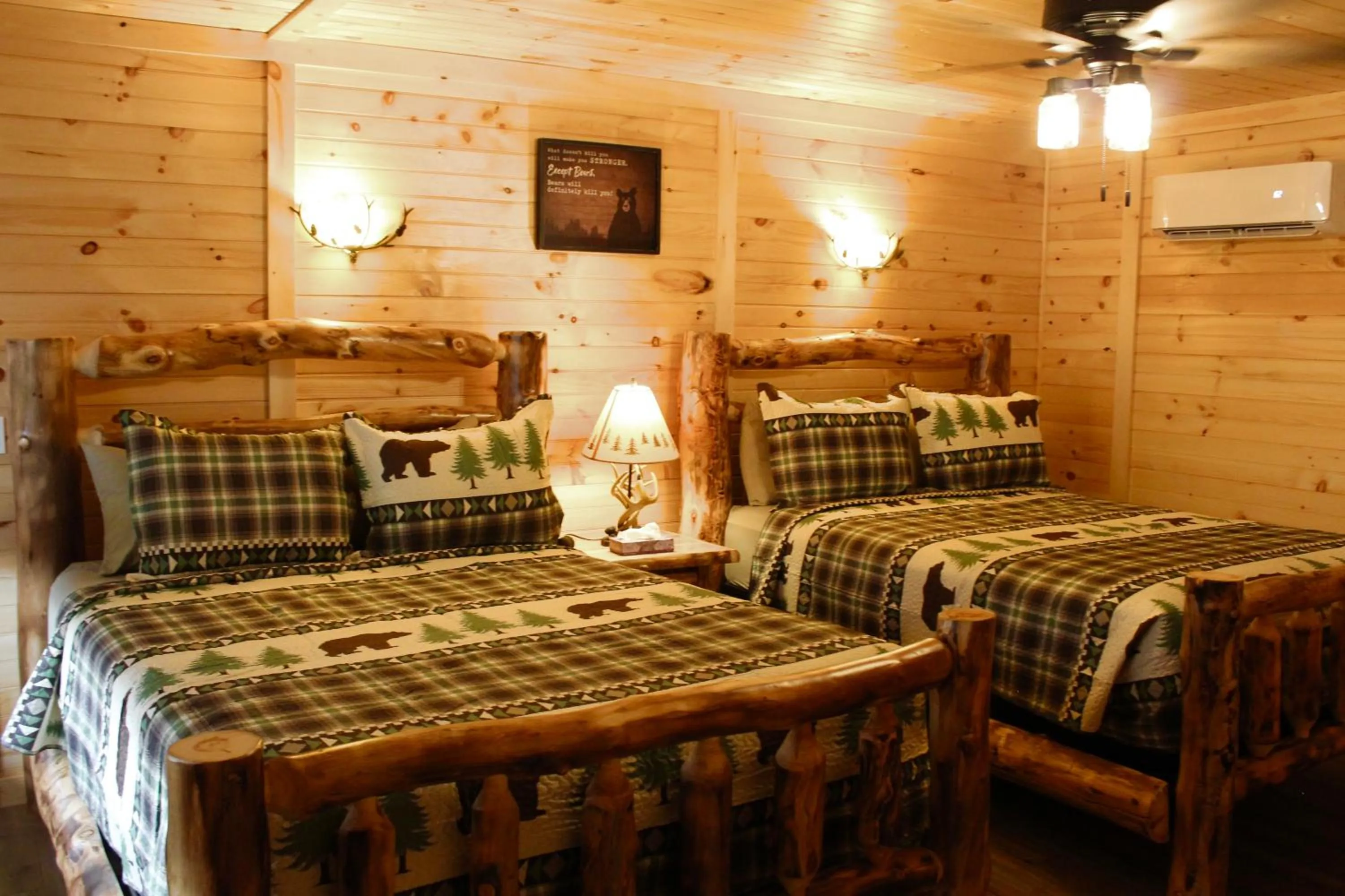 Bed in The Sundowner on Lake George