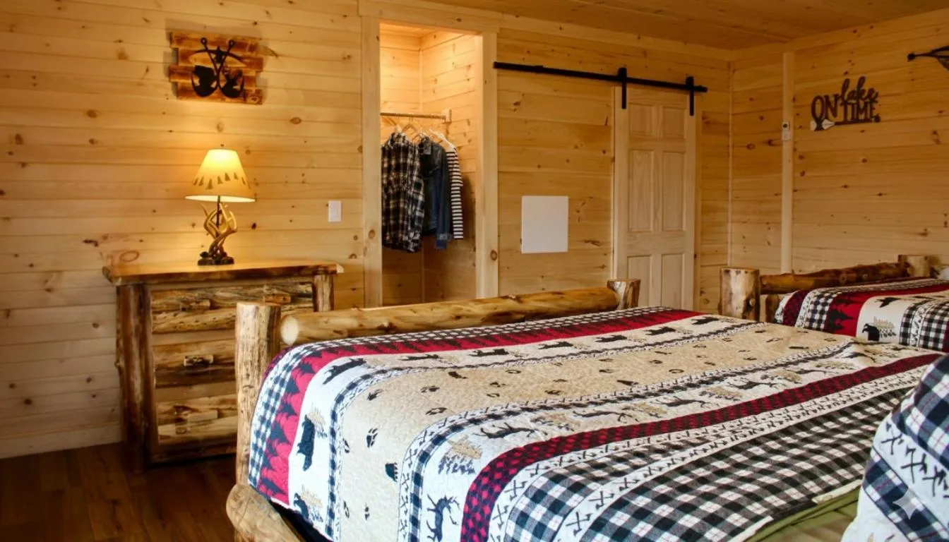 Bed in The Sundowner on Lake George