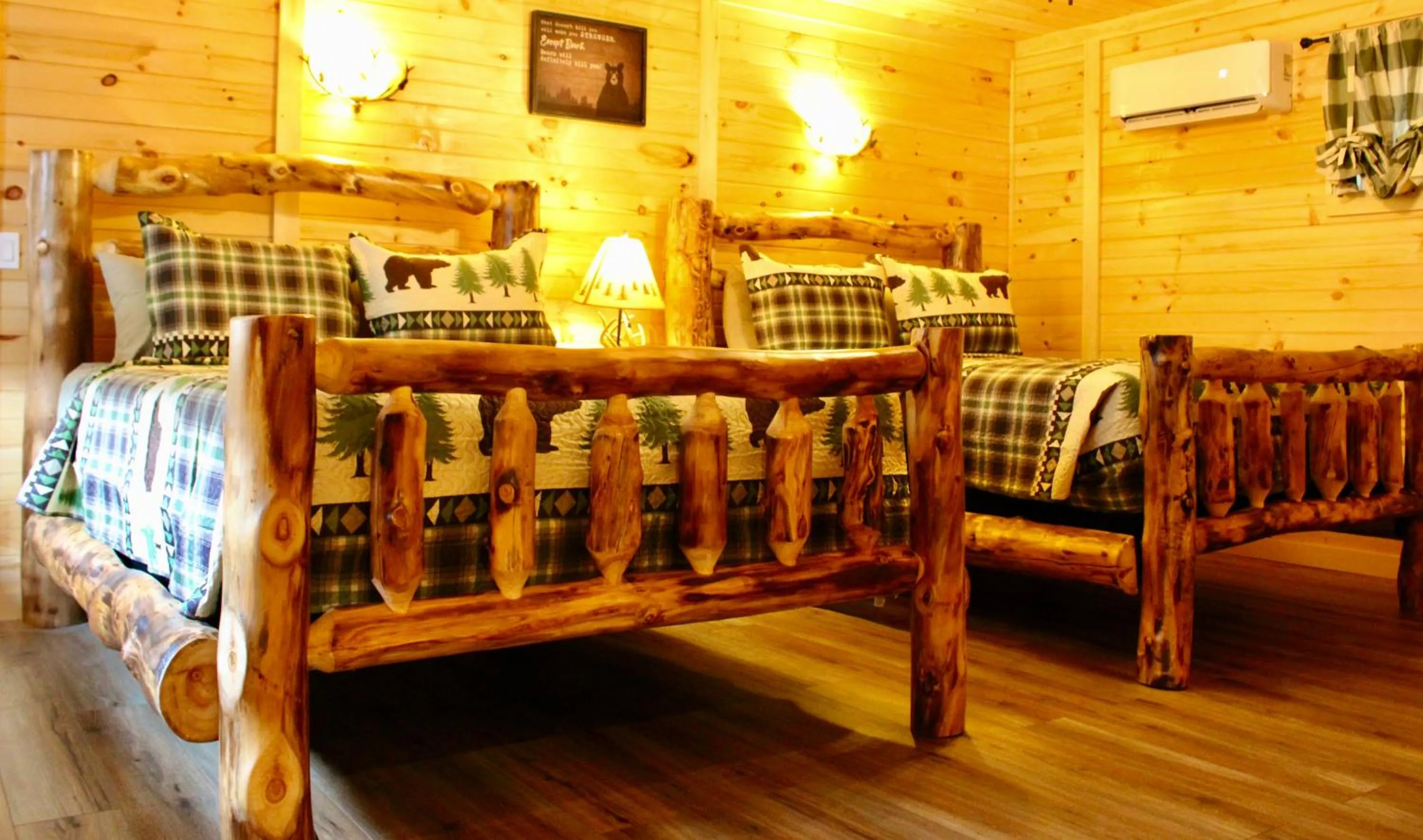 Bed in The Sundowner on Lake George