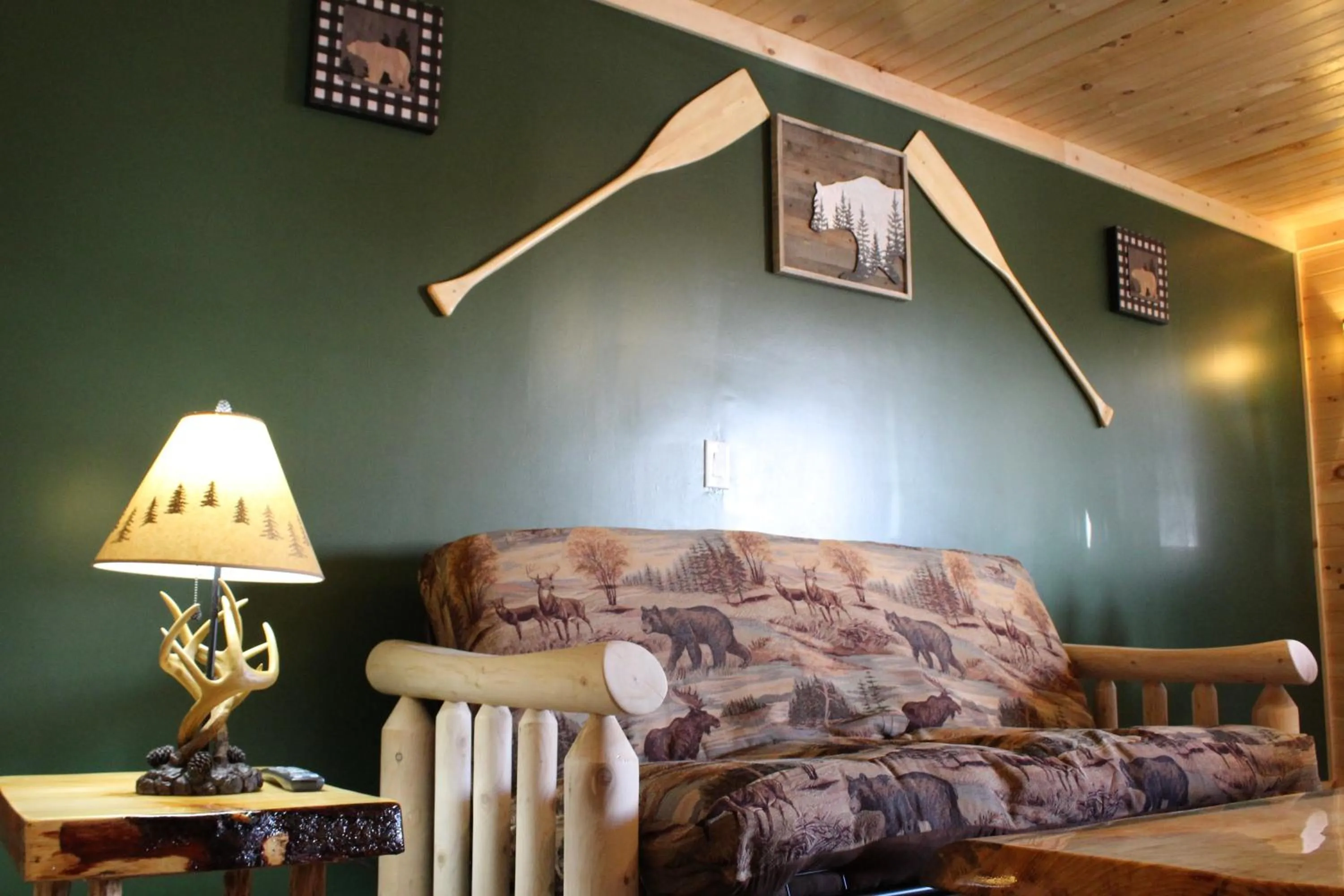 Queen Suite in The Sundowner on Lake George