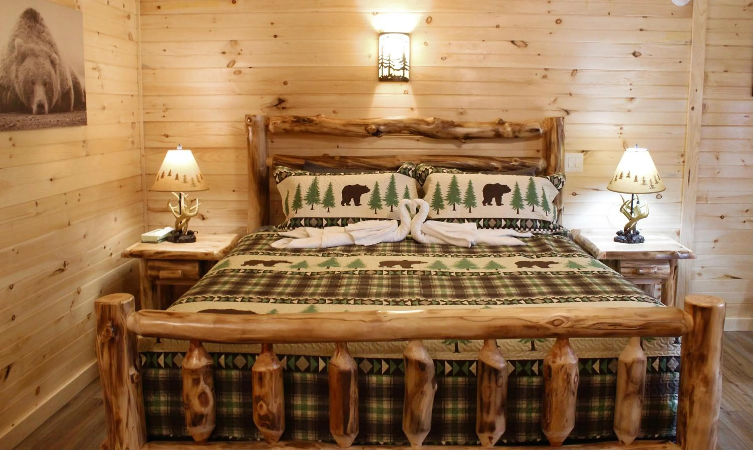 Bed in The Sundowner on Lake George