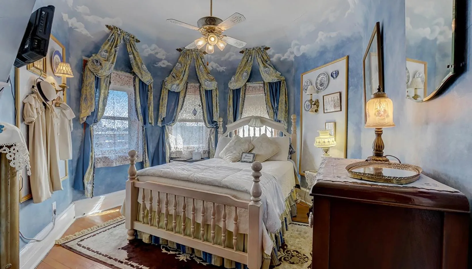 Double Room with Shared Bathroom in Schuster Mansion Bed & Breakfast