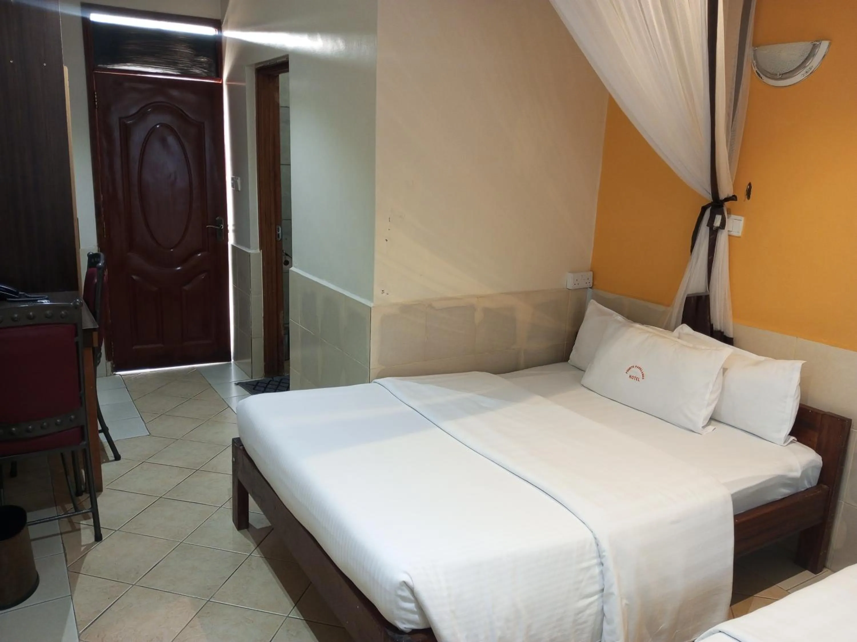 Bed in Fourth Parklands Hotel