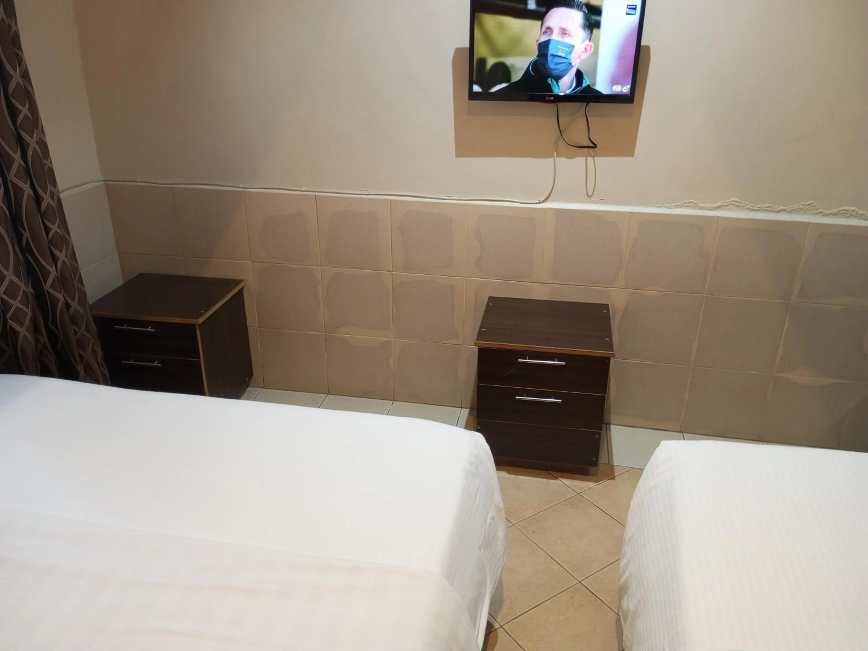 Bed in Fourth Parklands Hotel