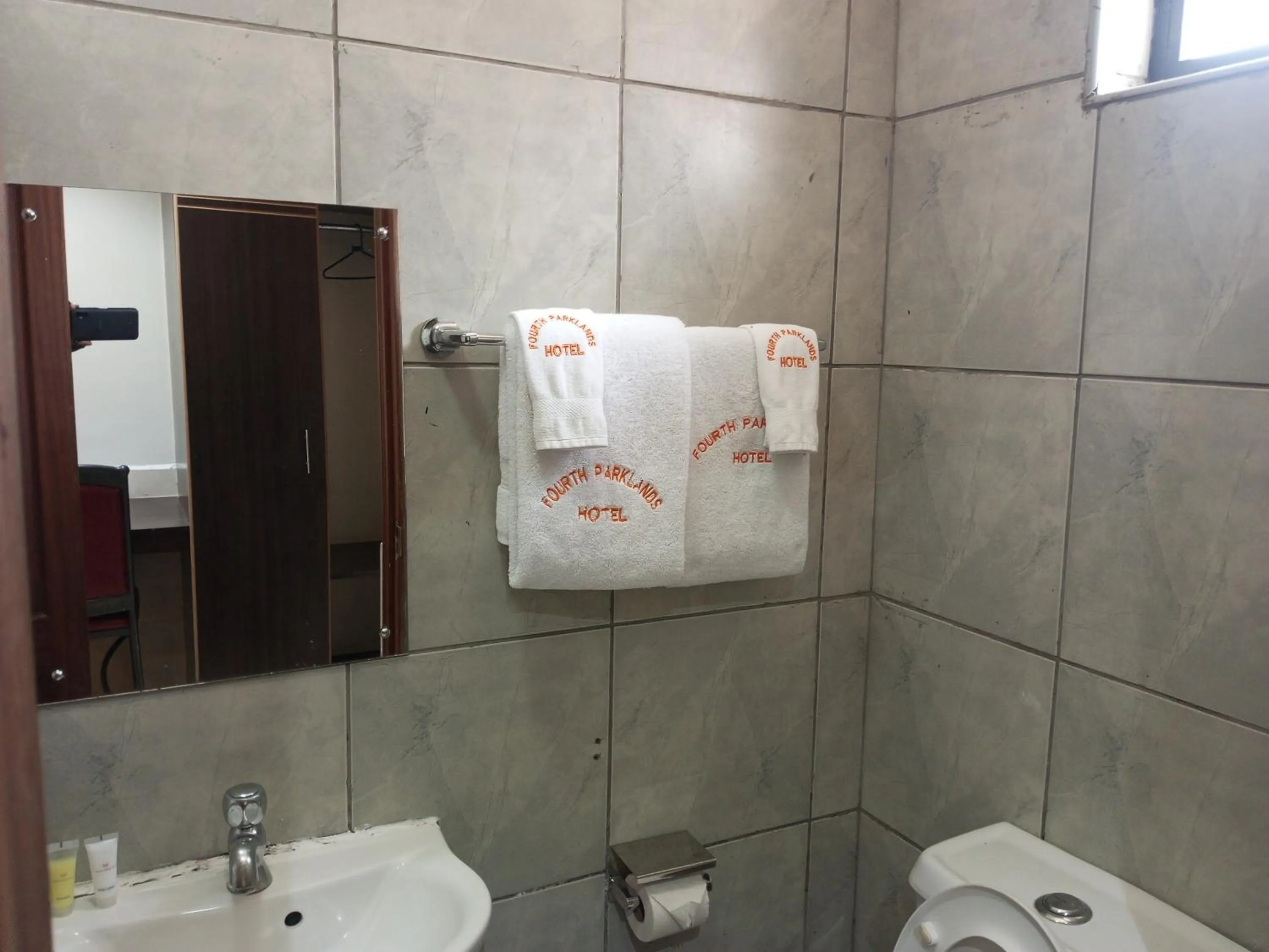 Shower in Fourth Parklands Hotel