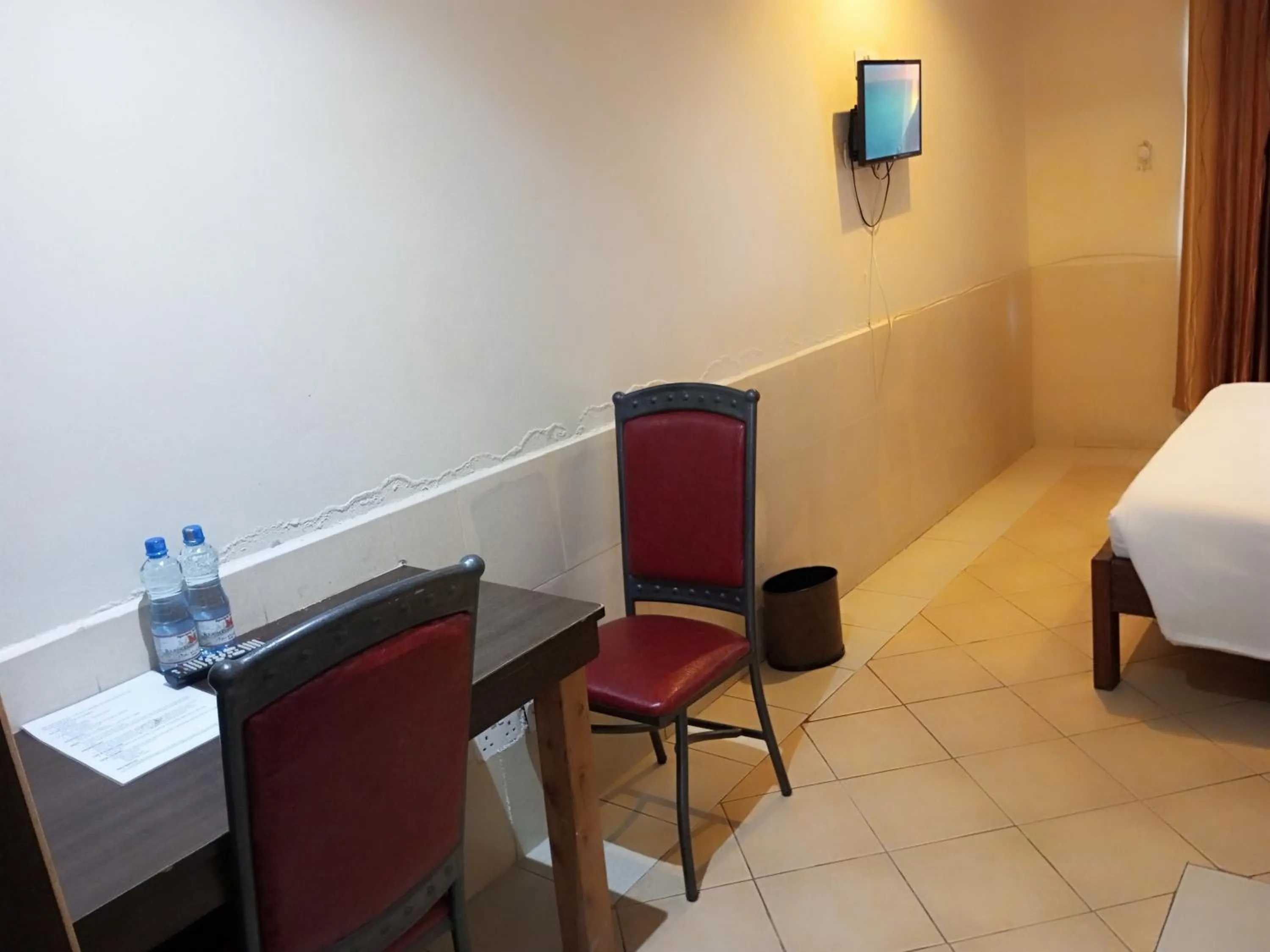 Bed in Fourth Parklands Hotel