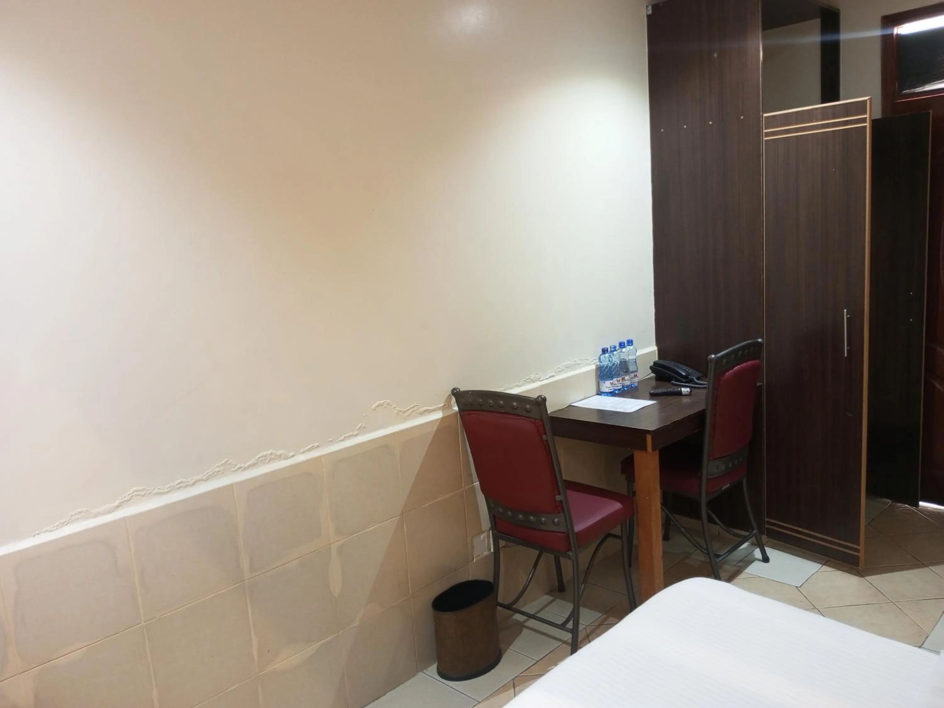 Bed in Fourth Parklands Hotel