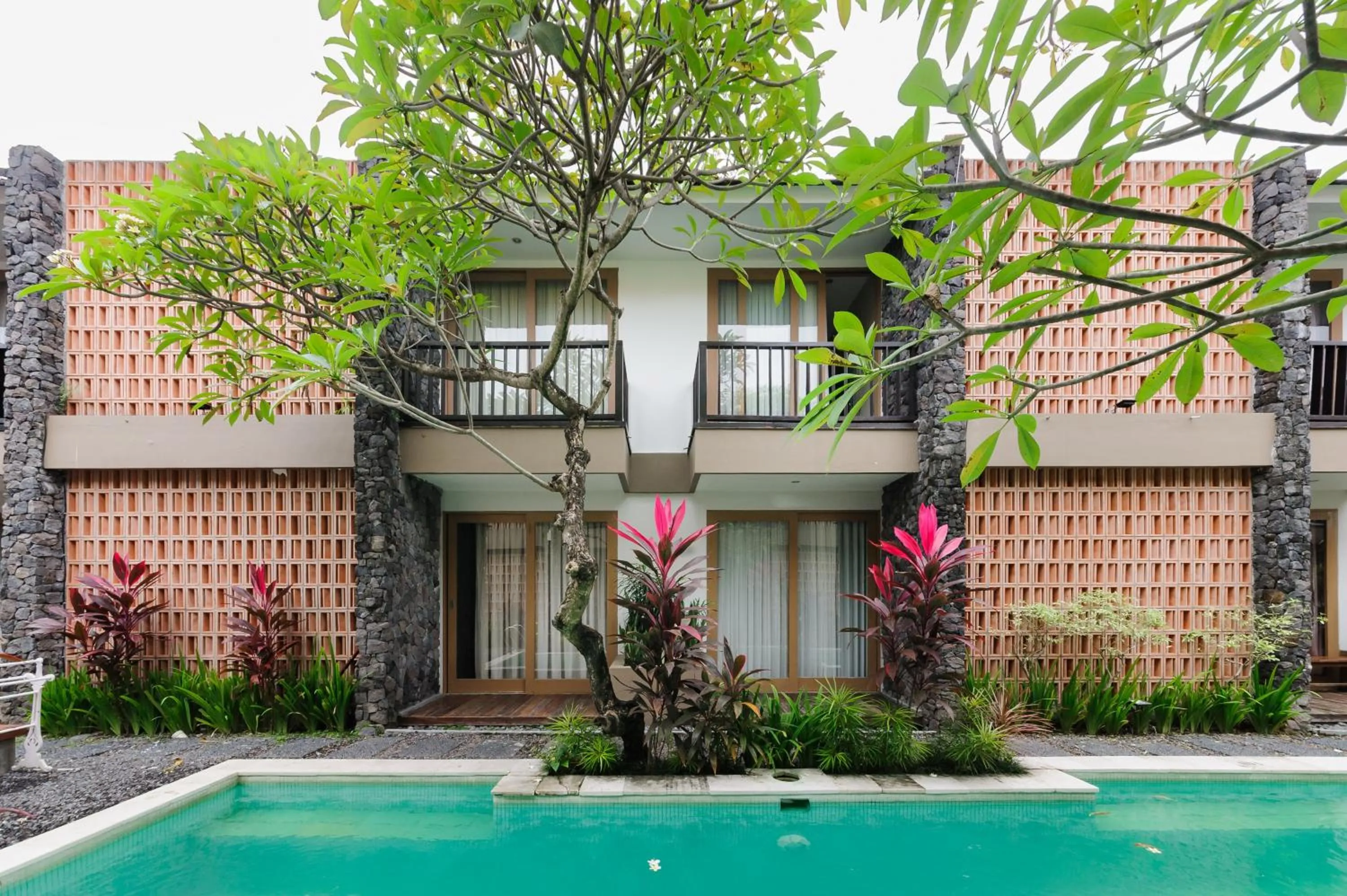 Swimming pool in Sans Vibes Astana Residence Seminyak