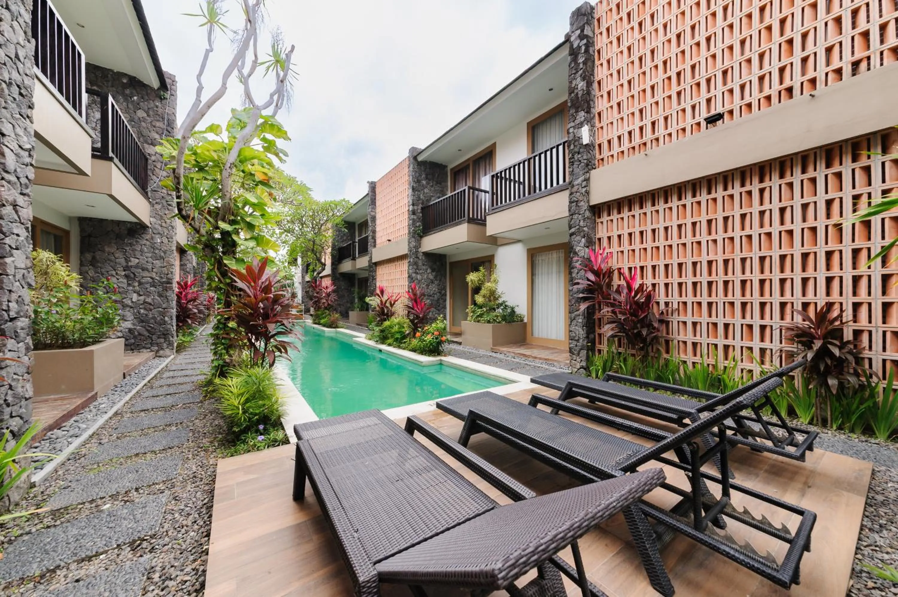 Swimming pool in Sans Vibes Astana Residence Seminyak
