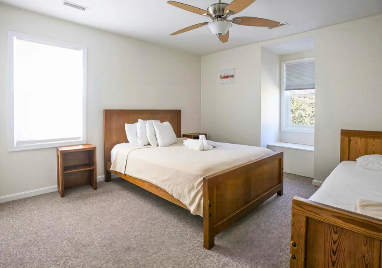 Bedroom, Bed in Cherry Hill Park