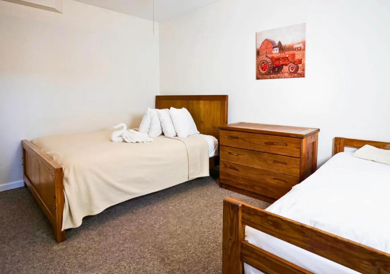 Bedroom, Bed in Cherry Hill Park