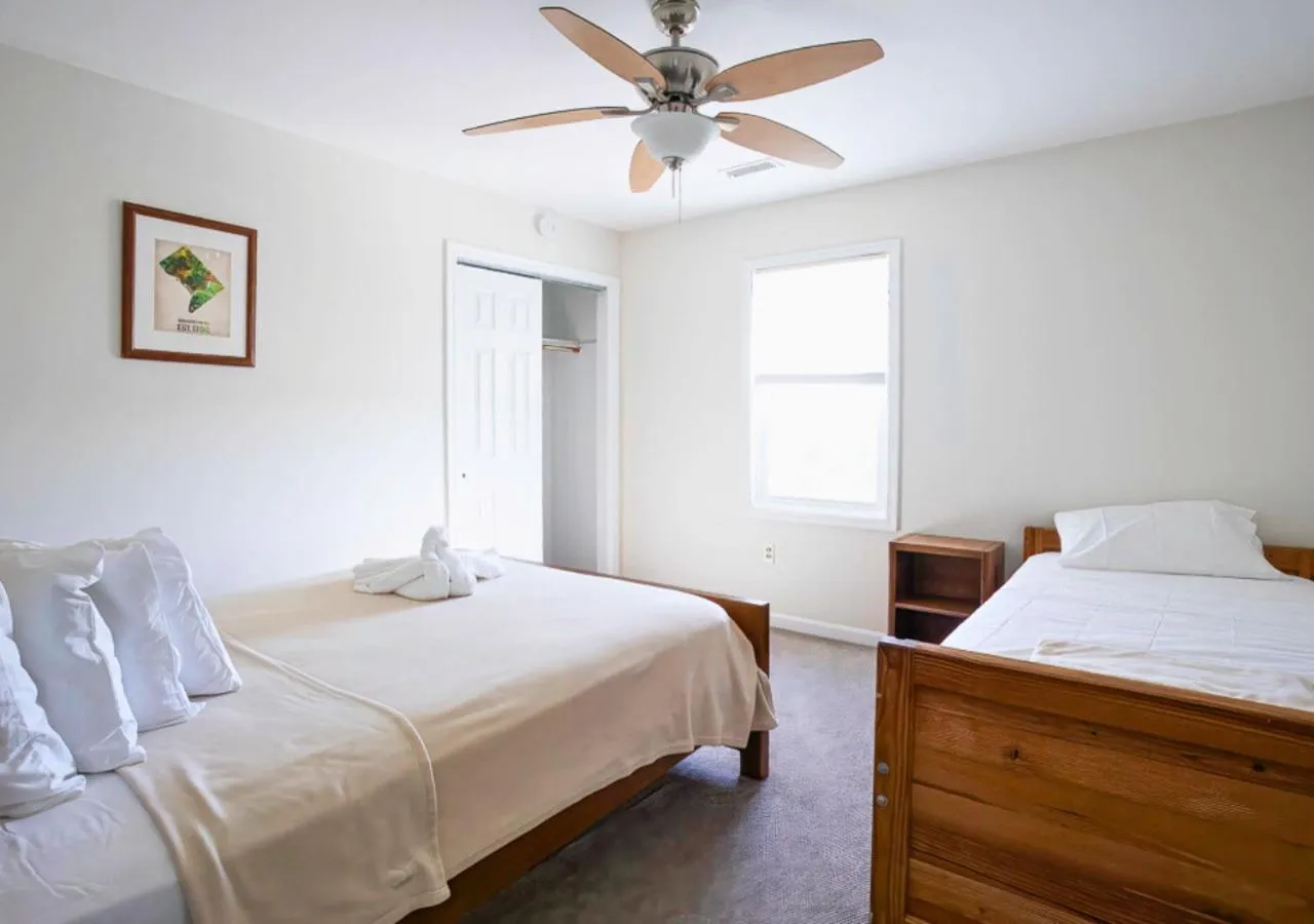 Bedroom, Bed in Cherry Hill Park