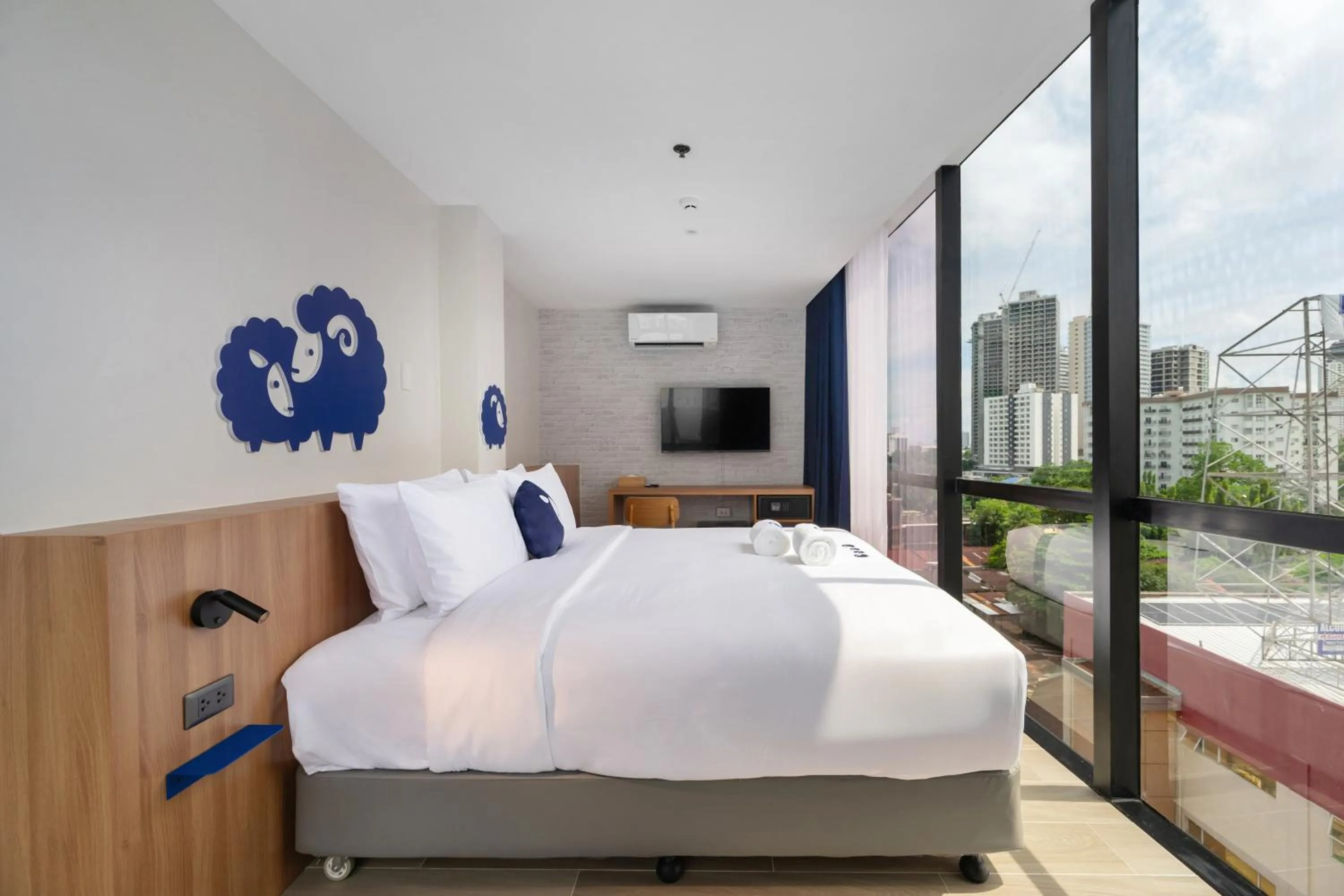 Bedroom, Bed in Kokotel Cebu Adira