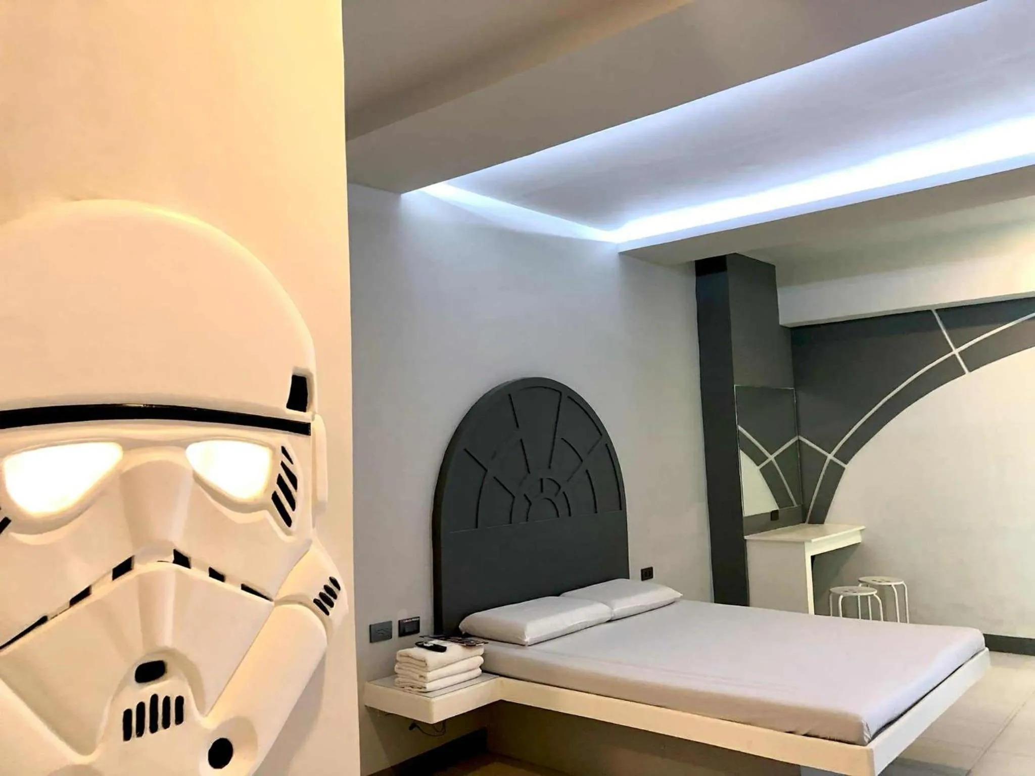 Bedroom, Bed in Astrotel Cebu