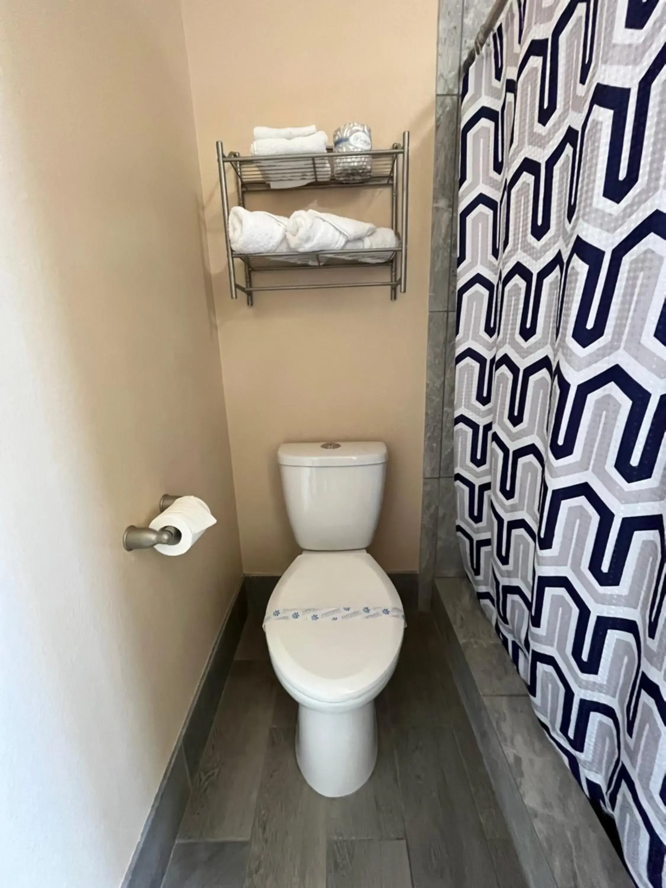 Deluxe King Room in American Inn - Grover beach - Pismo Beach Deluxe King Room in American Inn - Grover beach - Pismo Beach