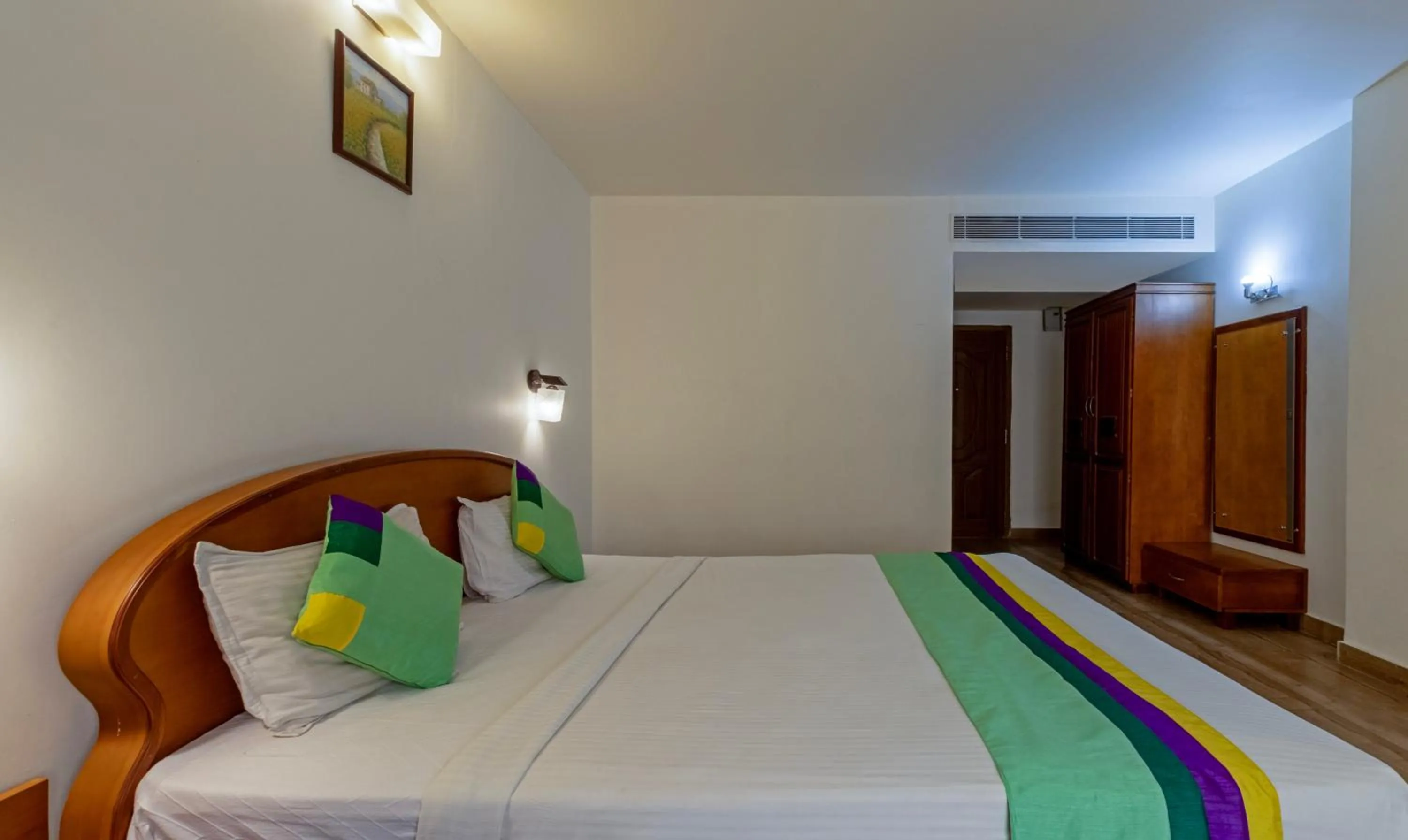 Bedroom, Bed in Treebo Sadhoo Heritage