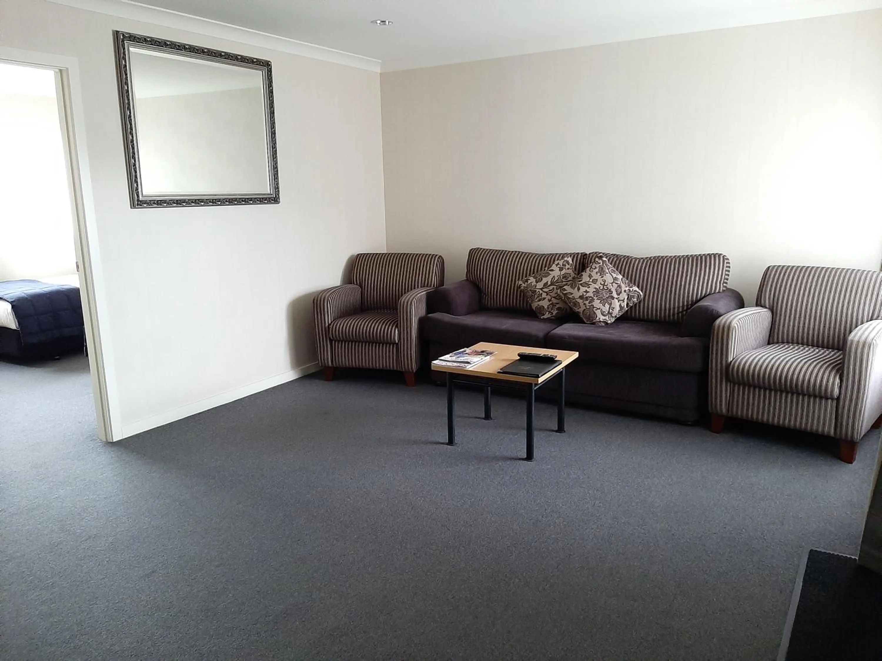 Living room in Central Motor Lodge