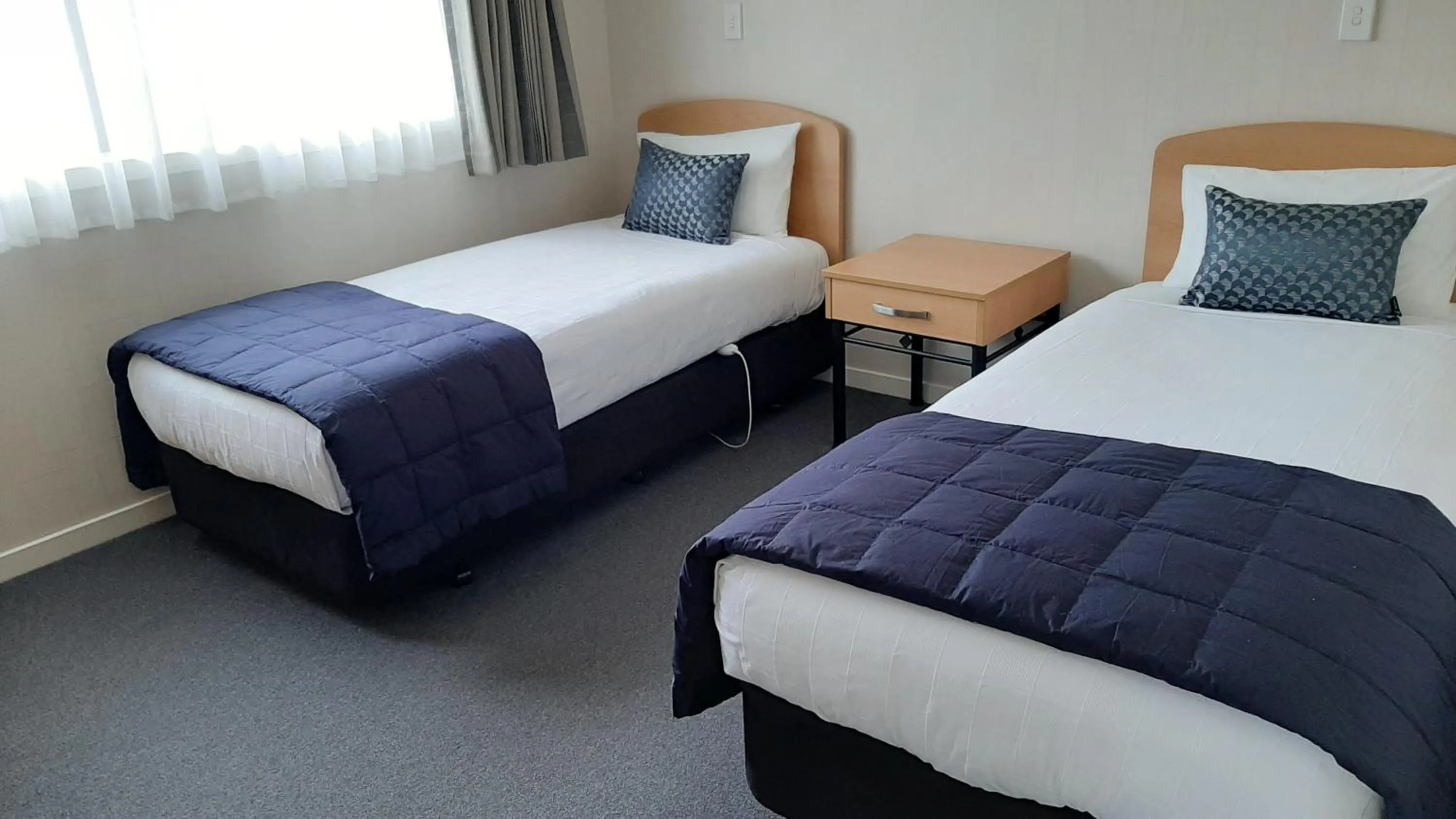 Bedroom, Bed in Central Motor Lodge