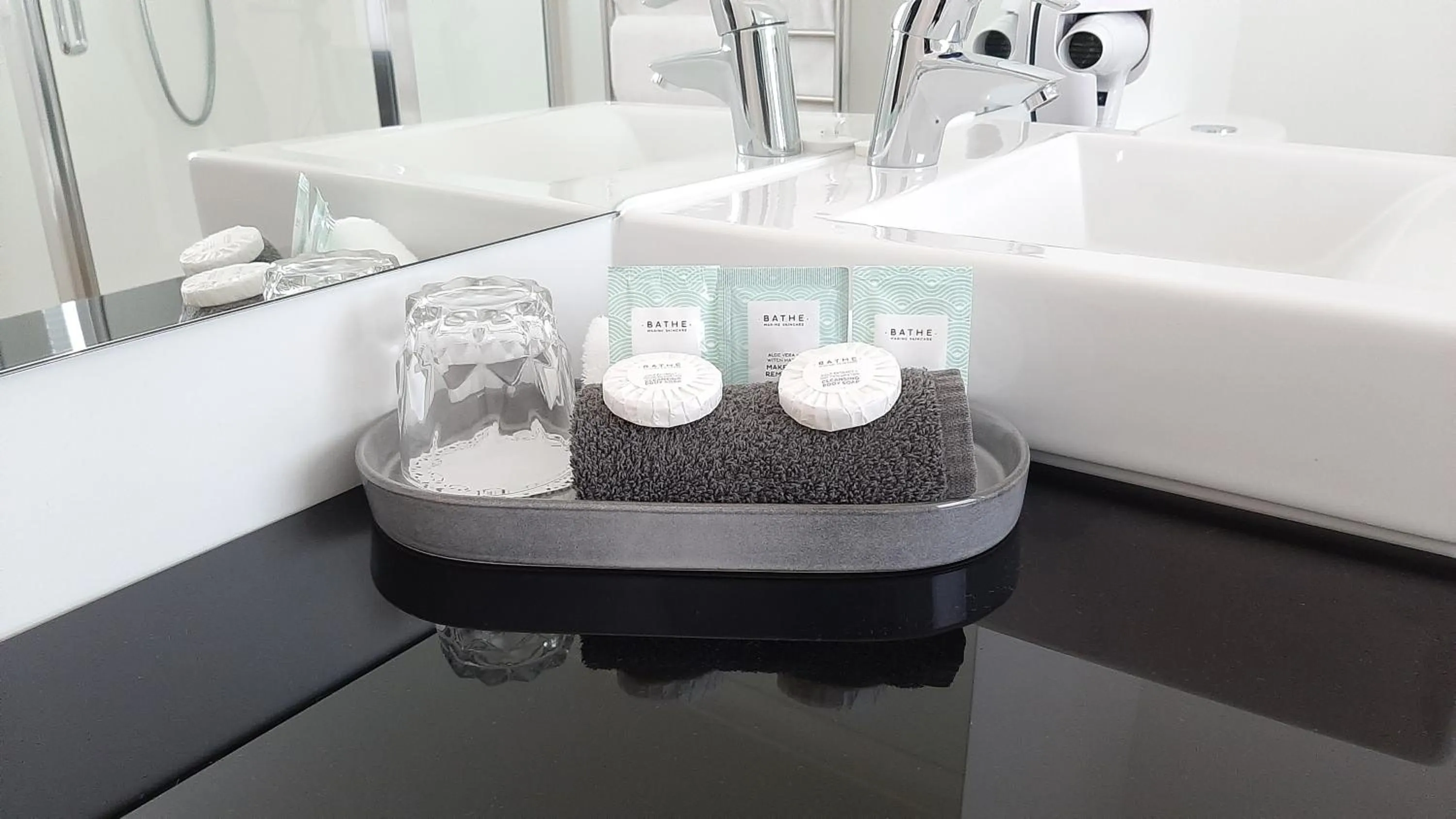 Bathroom in Central Motor Lodge