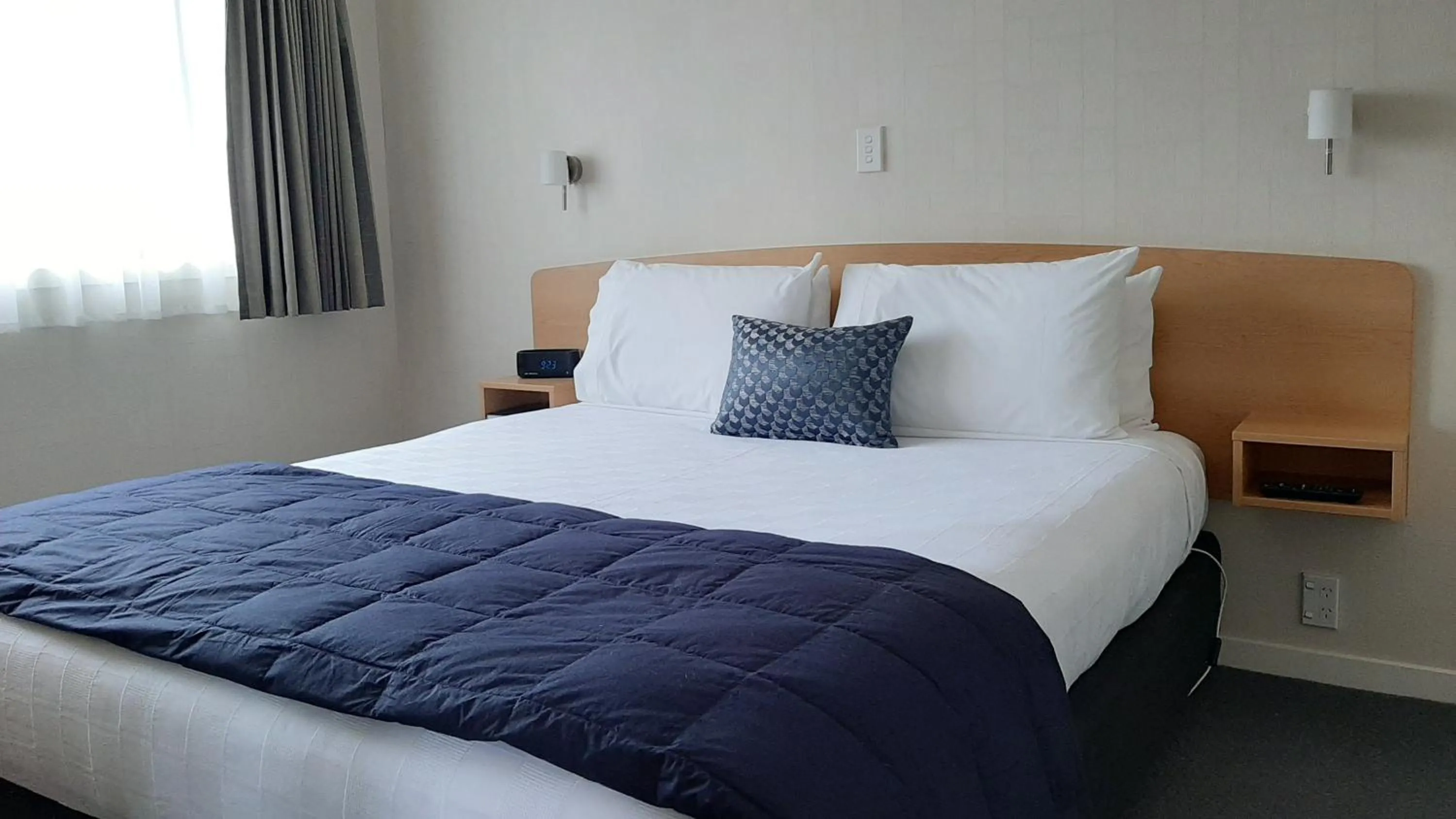 Bedroom, Bed in Central Motor Lodge