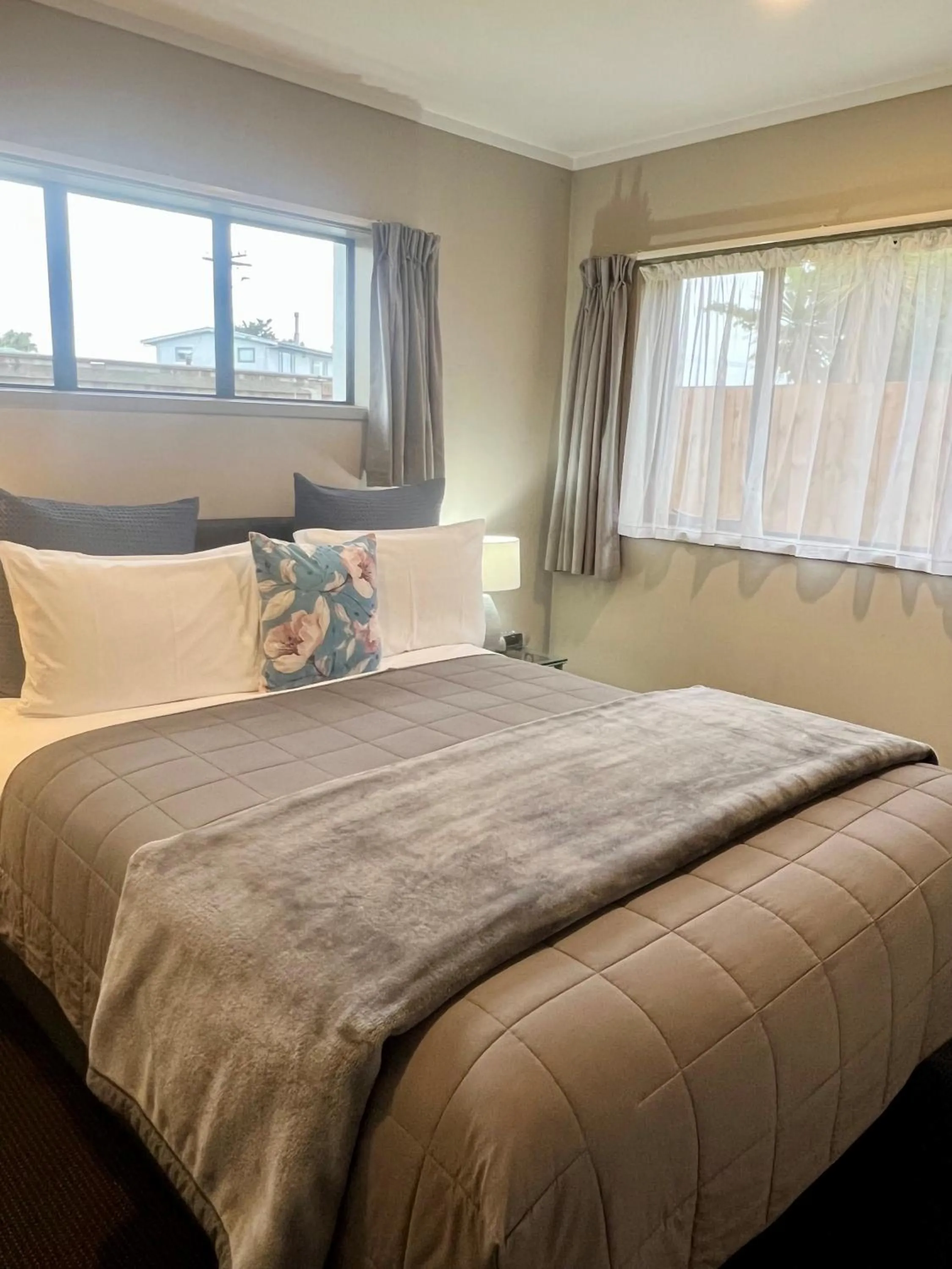 Property building, Bed in Ashbrook Motel Taupo