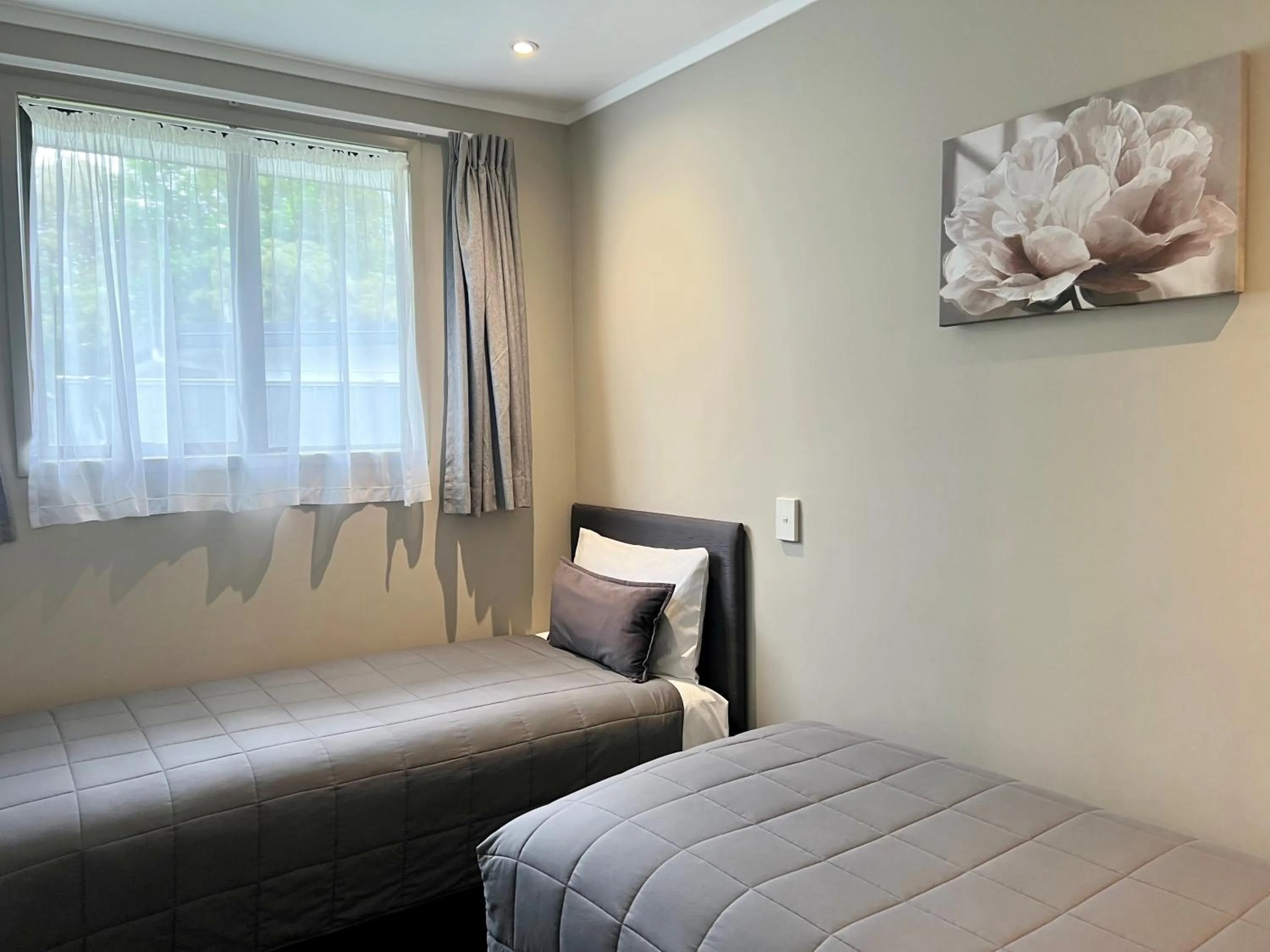 Property building, Bed in Ashbrook Motel Taupo