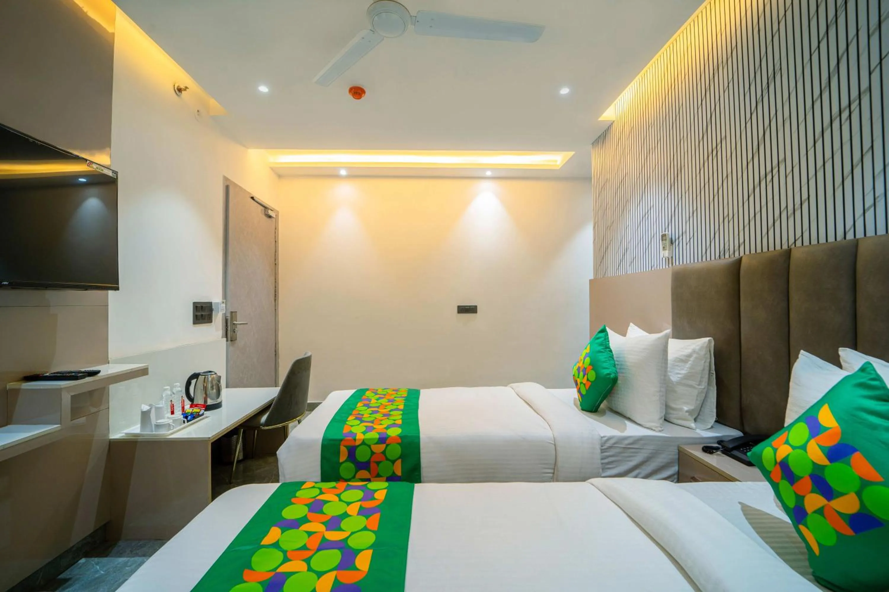 Bedroom, Bed in Treebo Gemstone