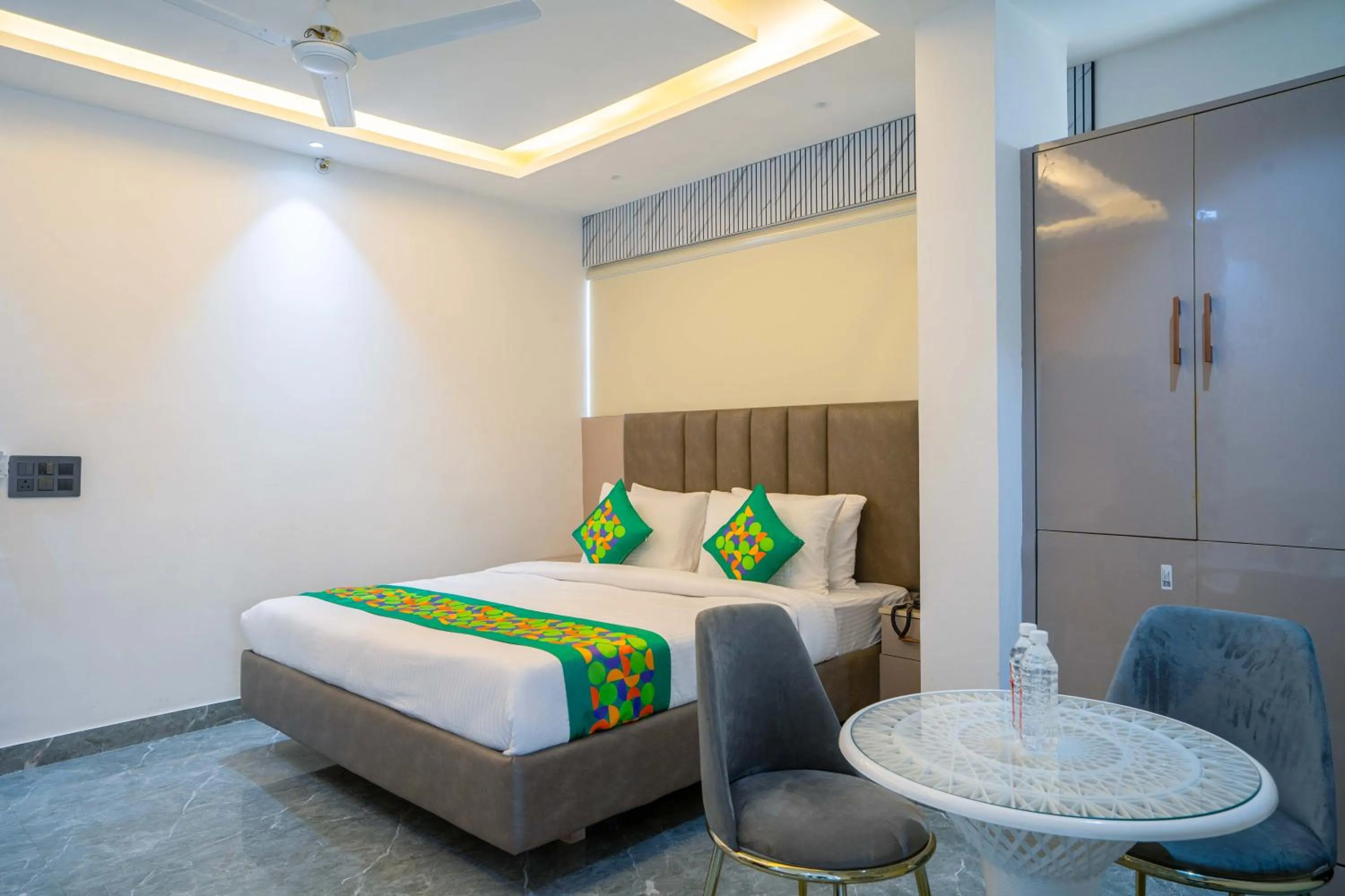 Bedroom, Bed in Treebo Gemstone