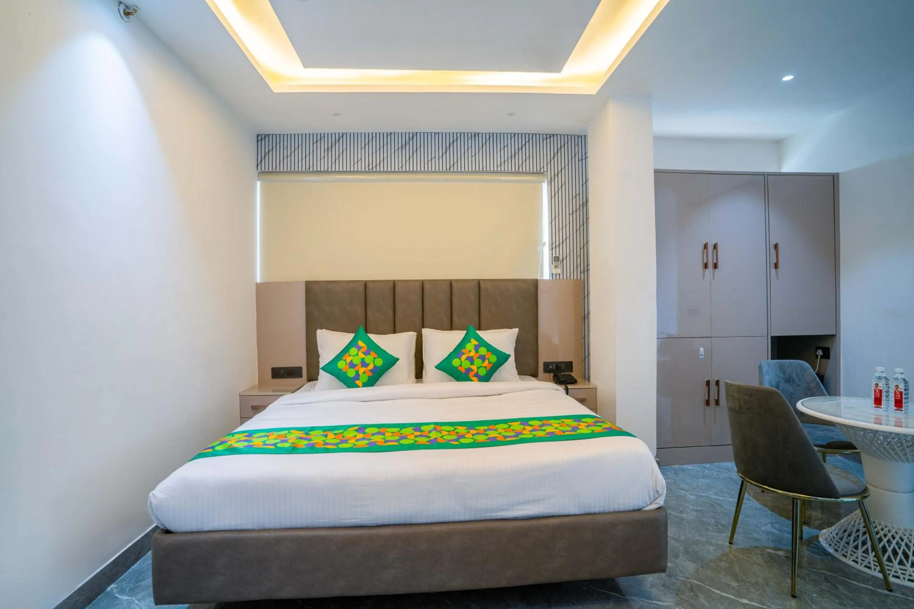 Bedroom, Bed in Treebo Gemstone