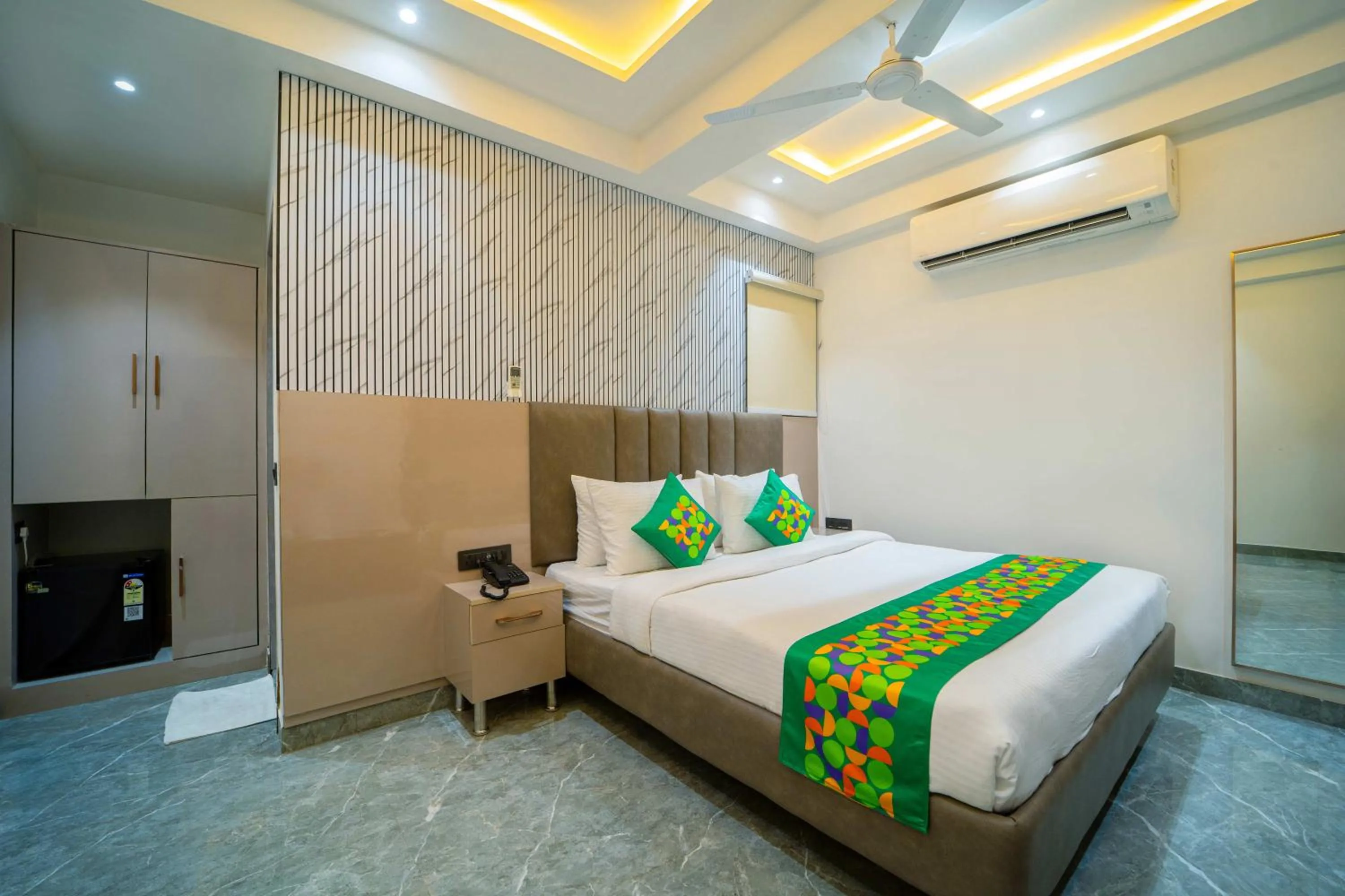 Bedroom, Bed in Treebo Gemstone