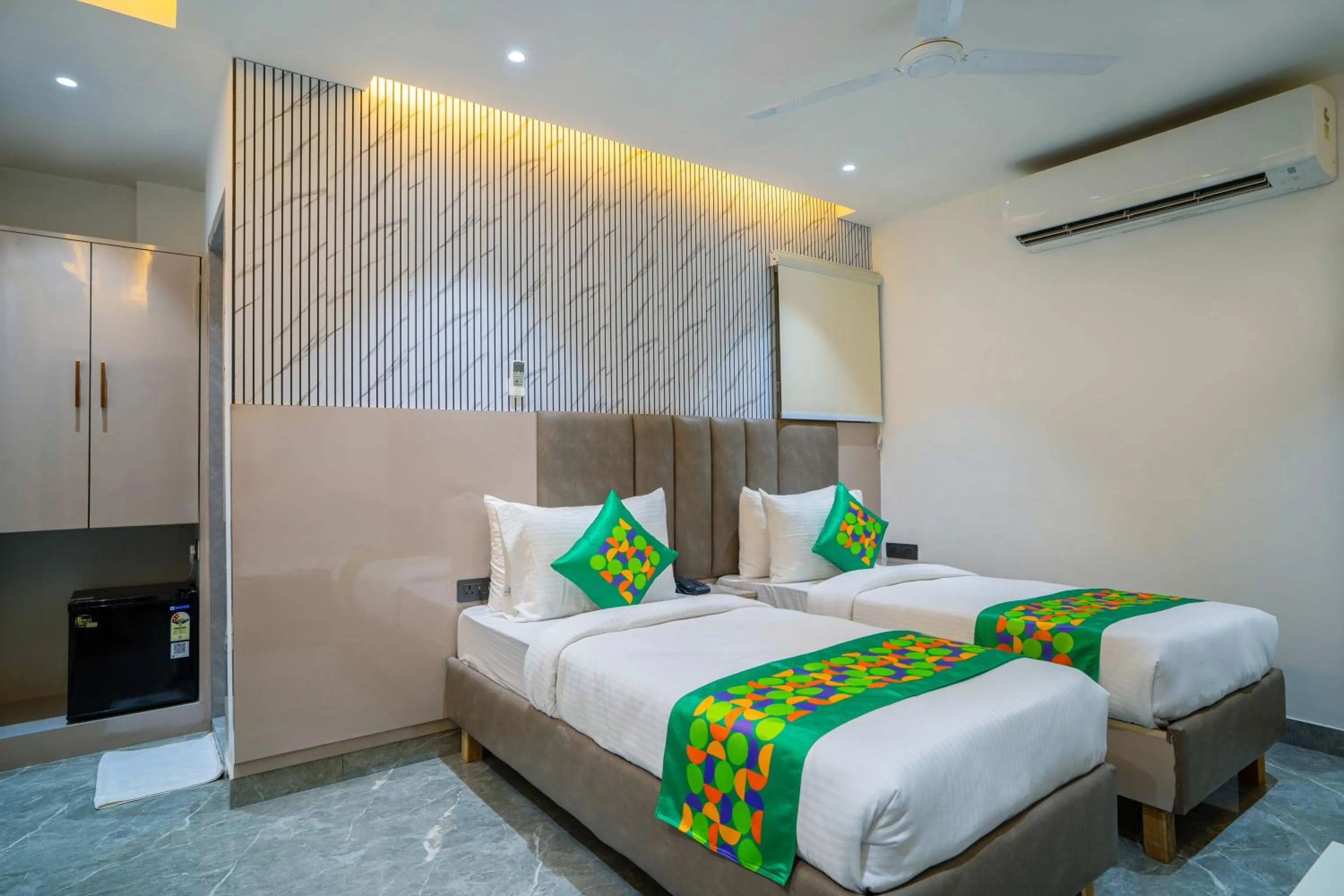 Bedroom, Bed in Treebo Gemstone