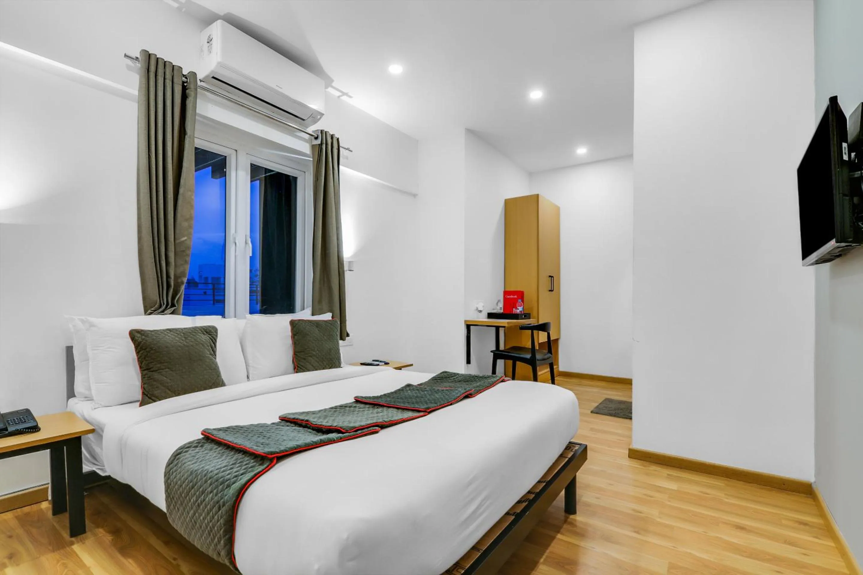 Bedroom, Bed in Townhouse Welcome INN