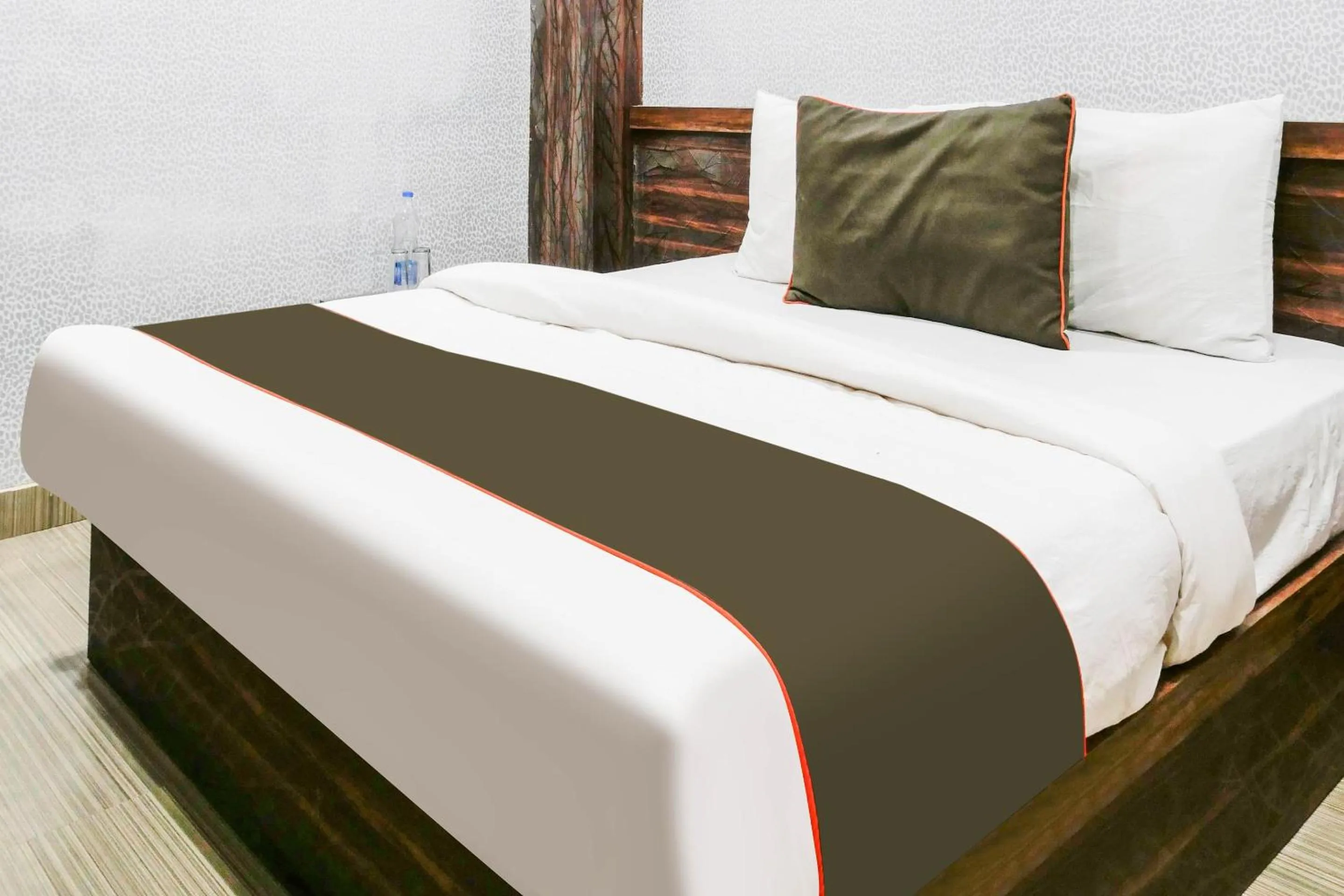 Bedroom, Bed in Super Collection O Hotel Day & Night