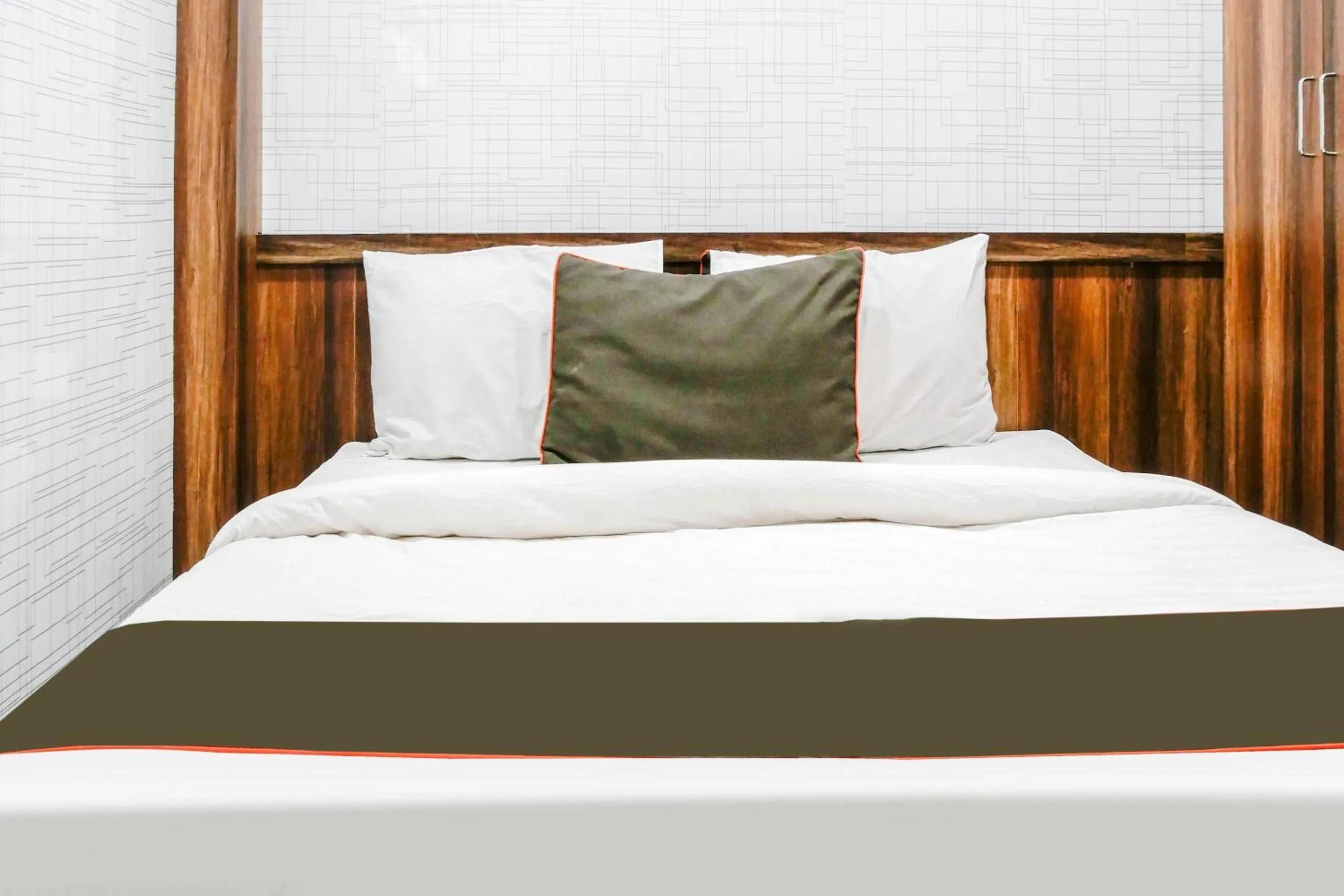 Bedroom, Bed in Super Collection O Hotel Day & Night