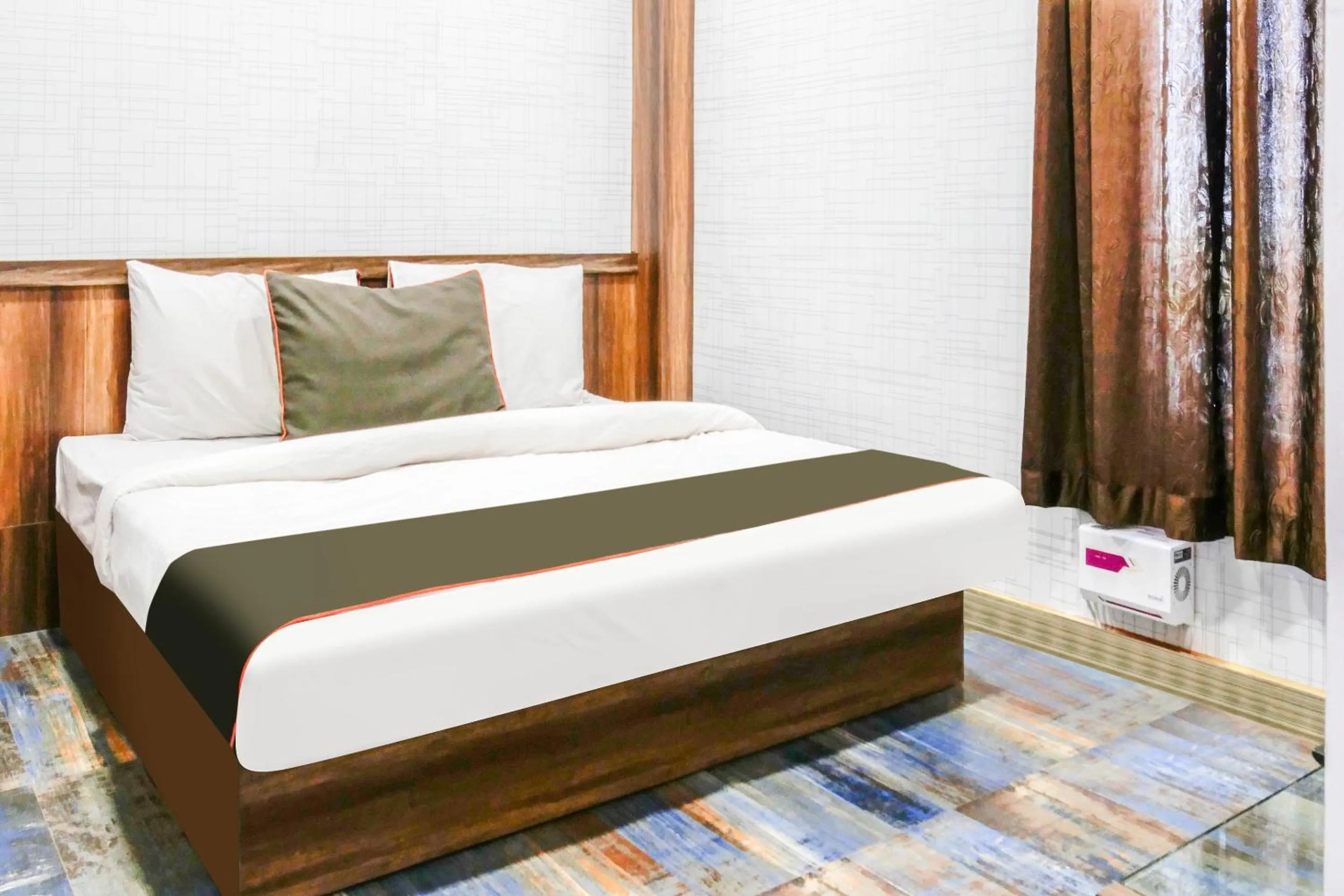 Bedroom, Bed in Super Collection O Hotel Day & Night