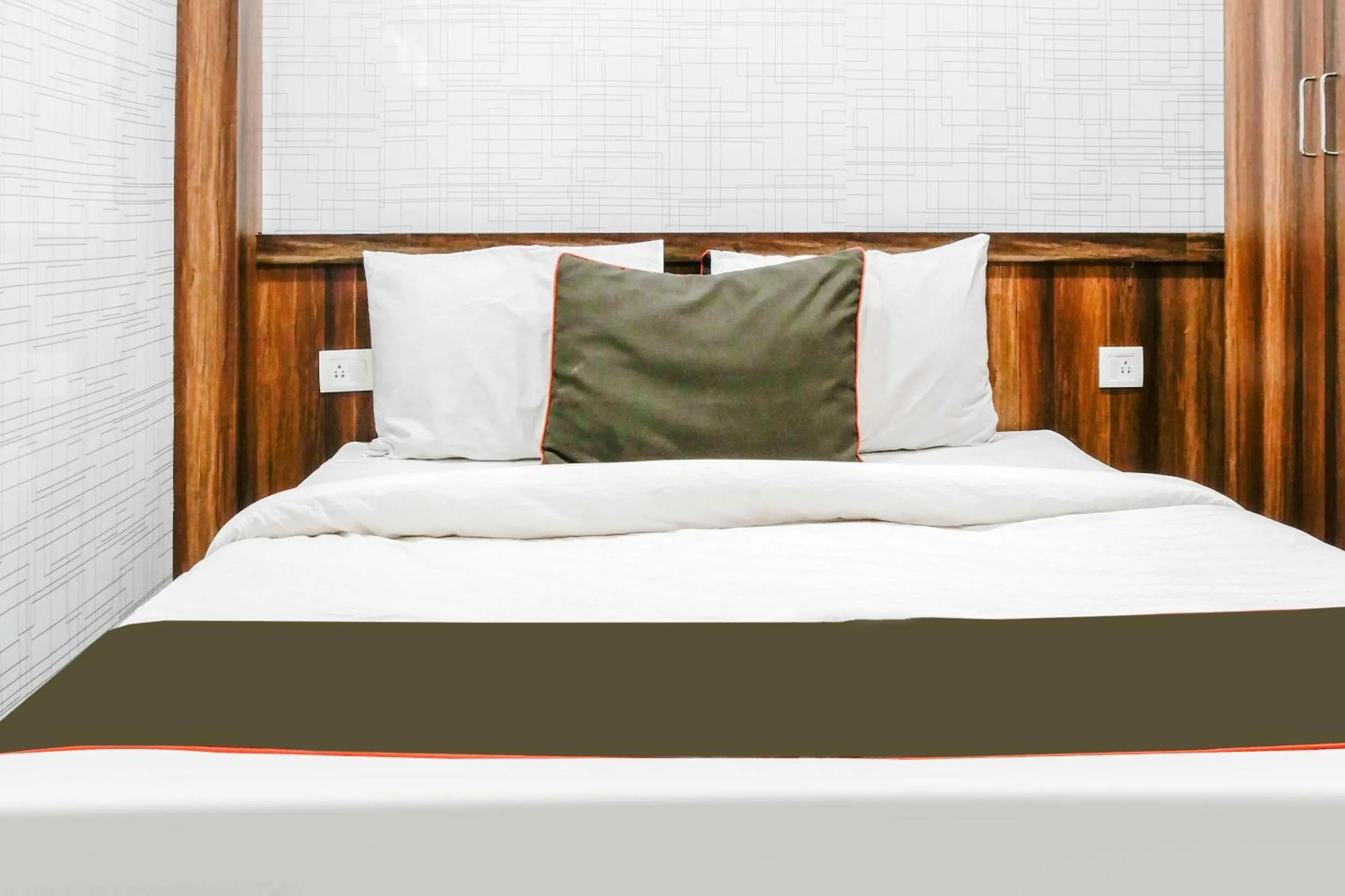 Bedroom, Bed in Super Collection O Hotel Day & Night